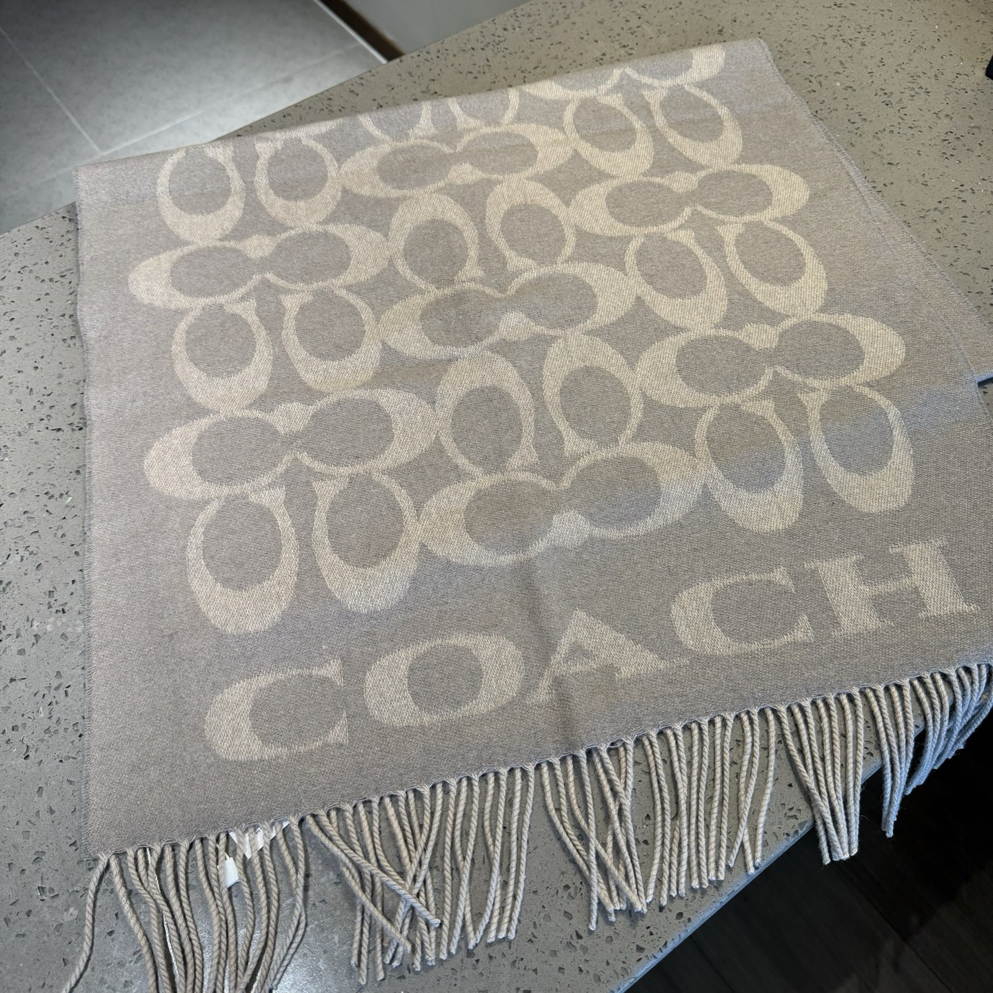 蔻驰 2025年新款到！Coach爆款！3色披肩也太好看了吧！不仅有颜值还有品质，手感超级软糯和舒服，尺