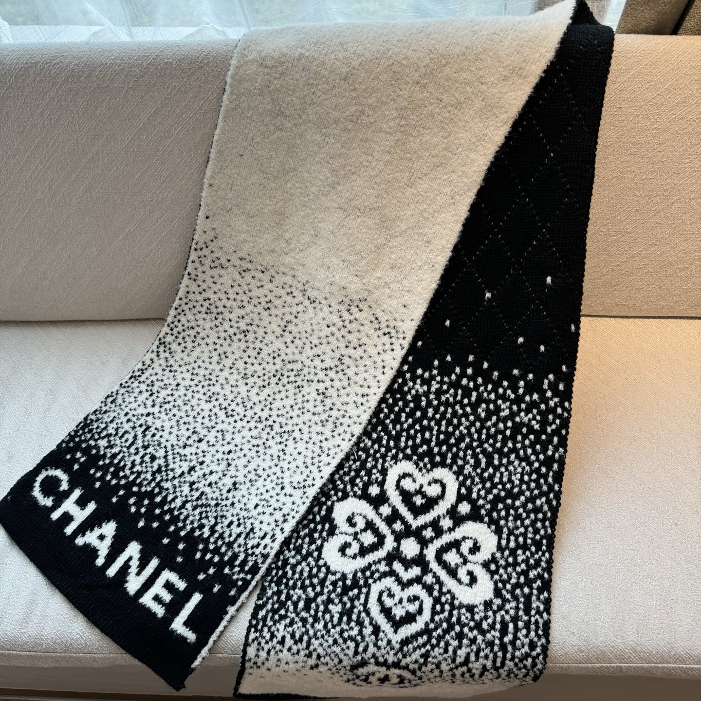 新款Chanel · 香奈儿难得一见的针织单品，温柔配色，超级迷恋❗️气质低调恬静又不失优雅❗️】重点推