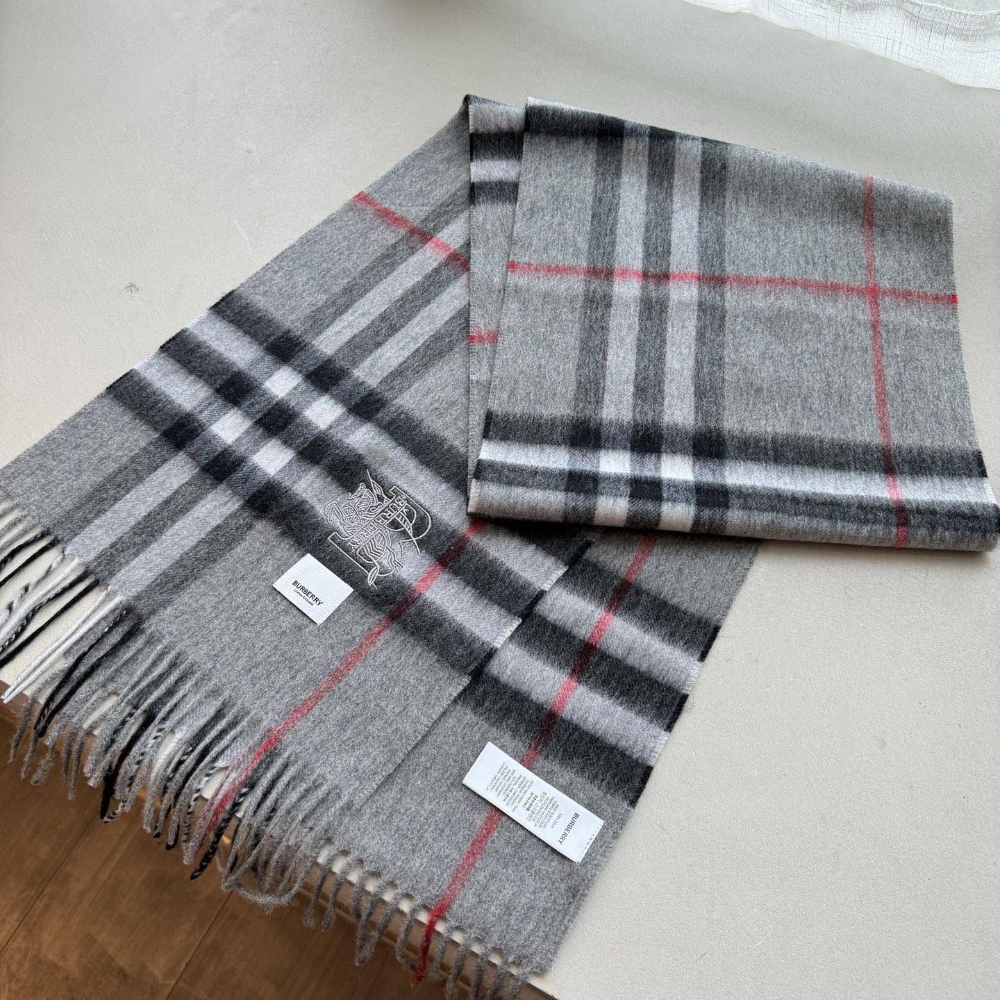 怒推走量新款🎊专柜新款(战马新标)重磅推荐🎊巴宝莉官网最新款💥 100%顶级山羊绒材质。非常保暖👑 柔软