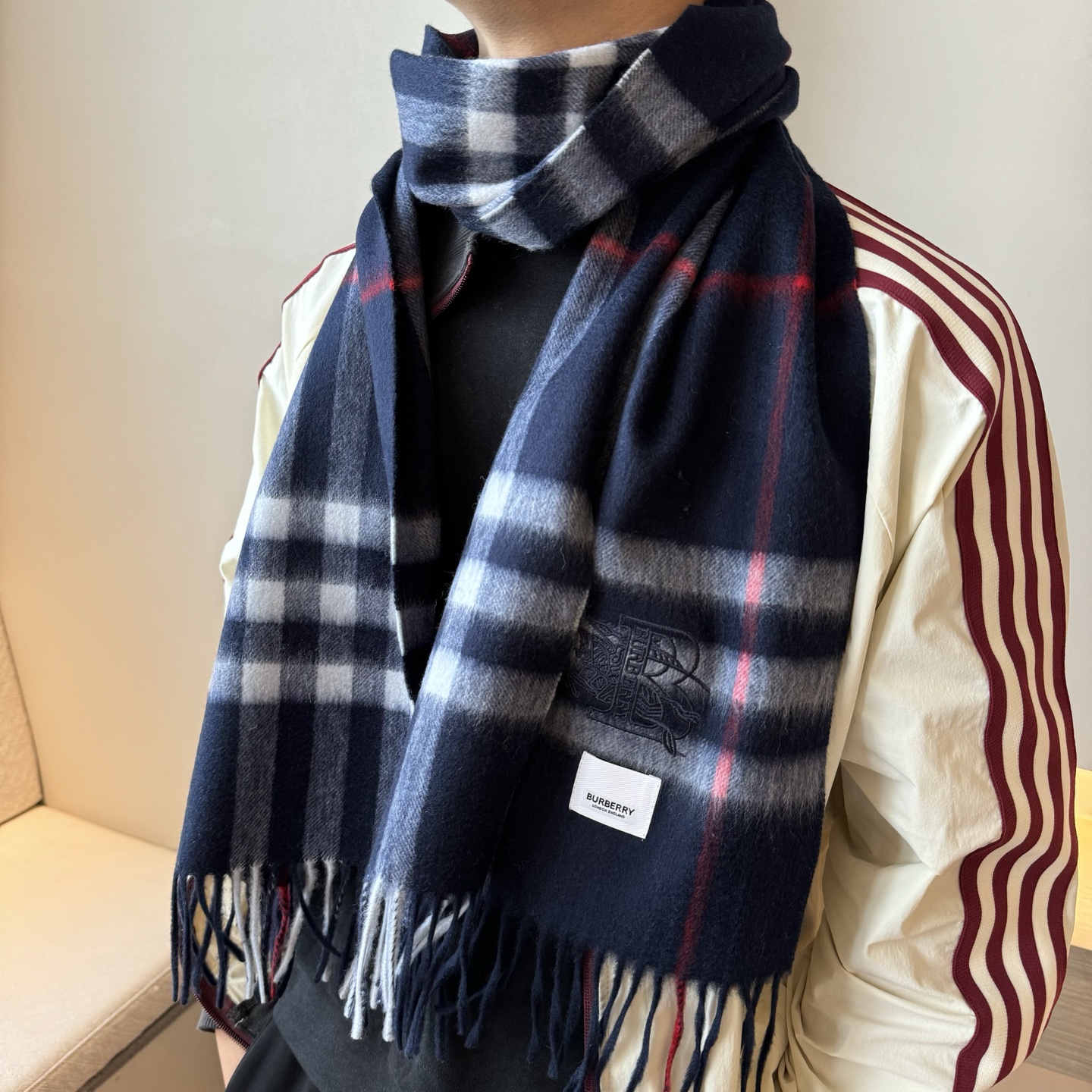 怒推走量新款🎊专柜新款(战马新标)重磅推荐🎊巴宝莉官网最新款💥 100%顶级山羊绒材质。非常保暖👑 柔软