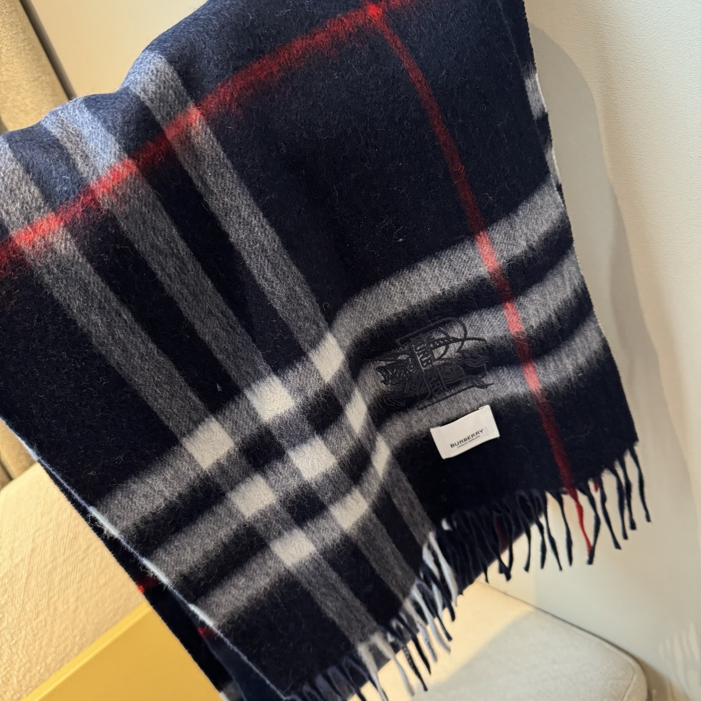 怒推走量新款🎊专柜新款(战马新标)重磅推荐🎊巴宝莉官网最新款💥 100%顶级山羊绒材质。非常保暖👑 柔软