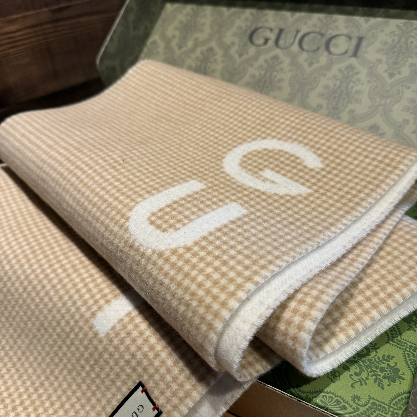 ✨✨Gucci · 古奇千鸟格羊绒围巾❗来个硬货.麻溜的安排上.纯正出口❗原订单已经交货一批，其中一批刚