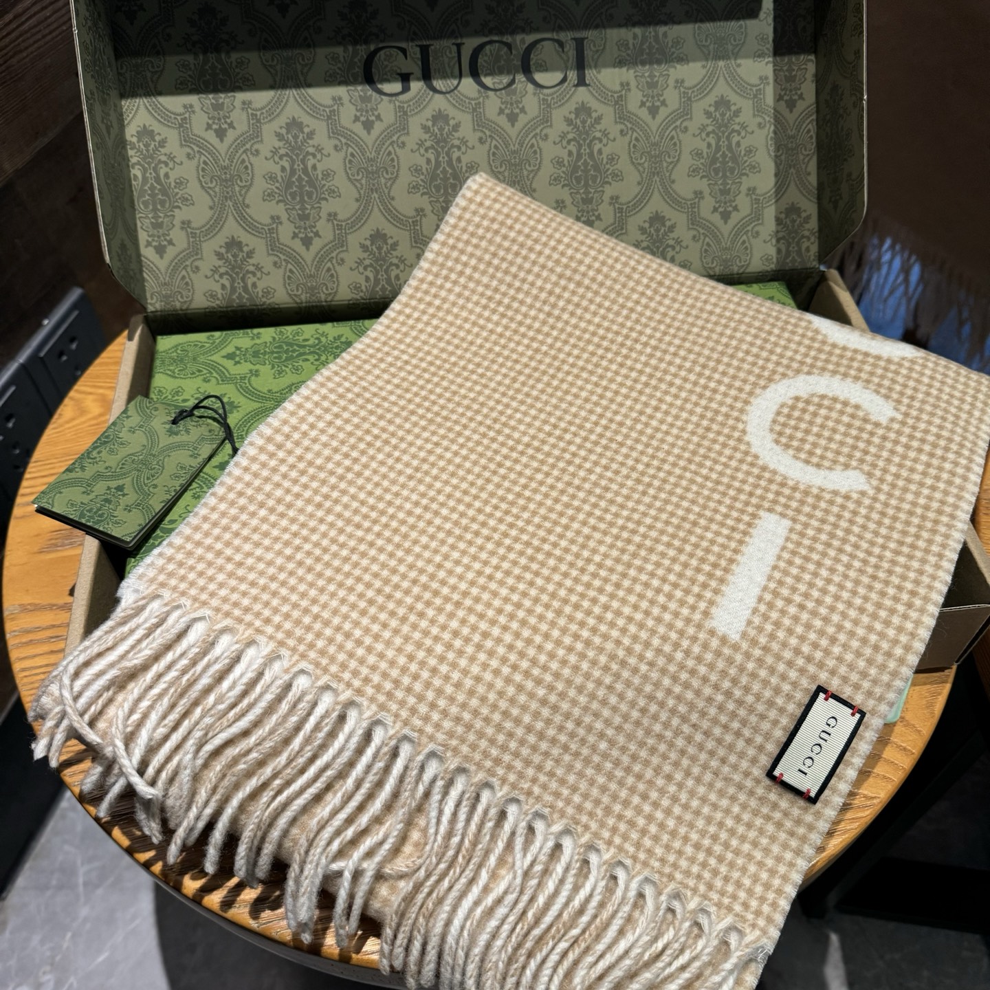 ✨✨Gucci · 古奇千鸟格羊绒围巾❗来个硬货.麻溜的安排上.纯正出口❗原订单已经交货一批，其中一批刚