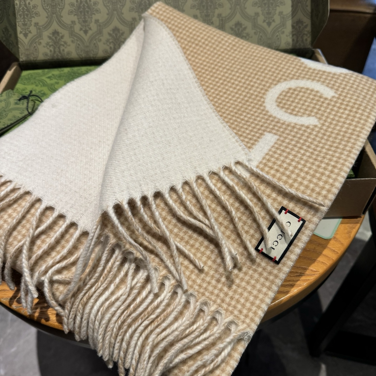 ✨✨Gucci · 古奇千鸟格羊绒围巾❗来个硬货.麻溜的安排上.纯正出口❗原订单已经交货一批，其中一批刚