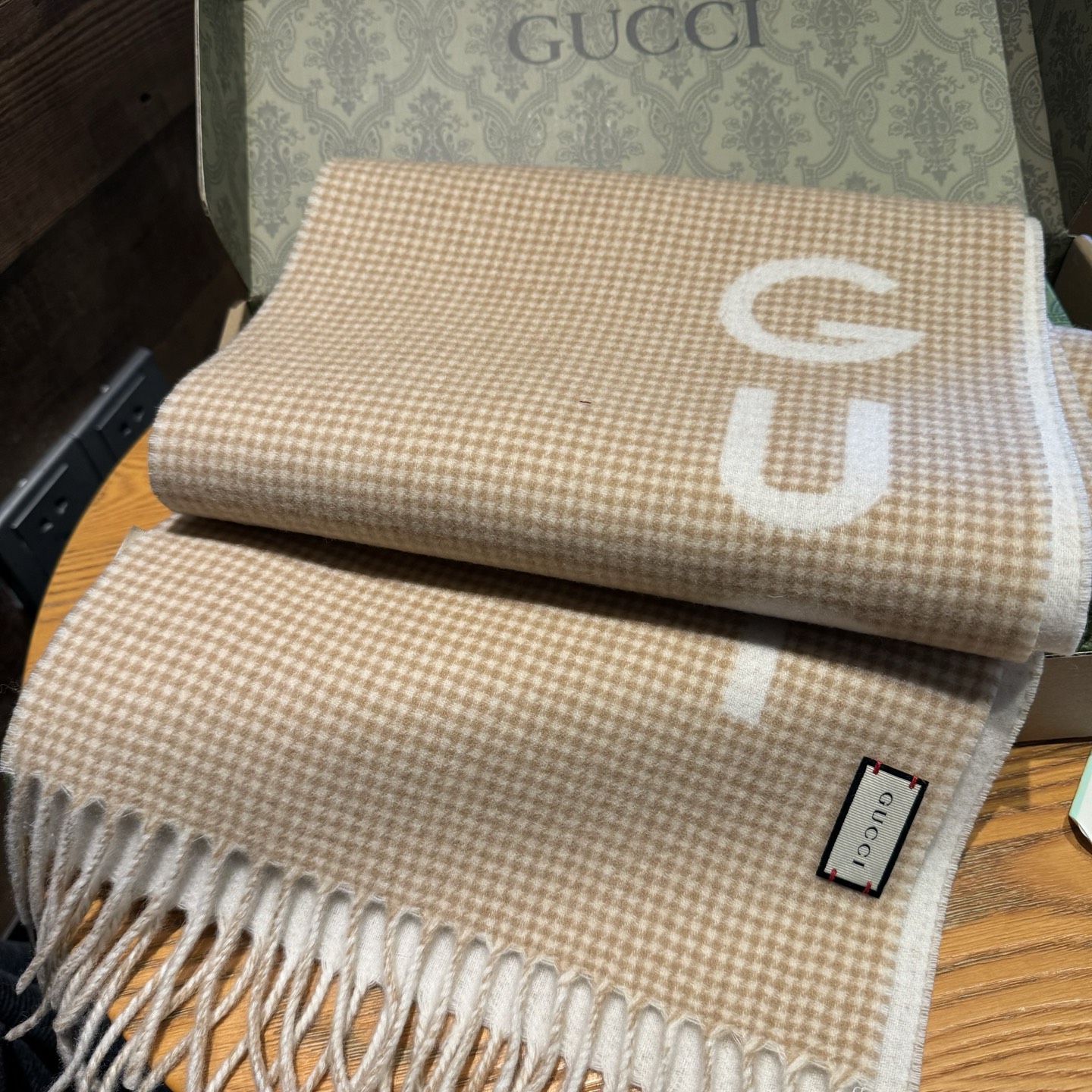 ✨✨Gucci · 古奇千鸟格羊绒围巾❗来个硬货.麻溜的安排上.纯正出口❗原订单已经交货一批，其中一批刚