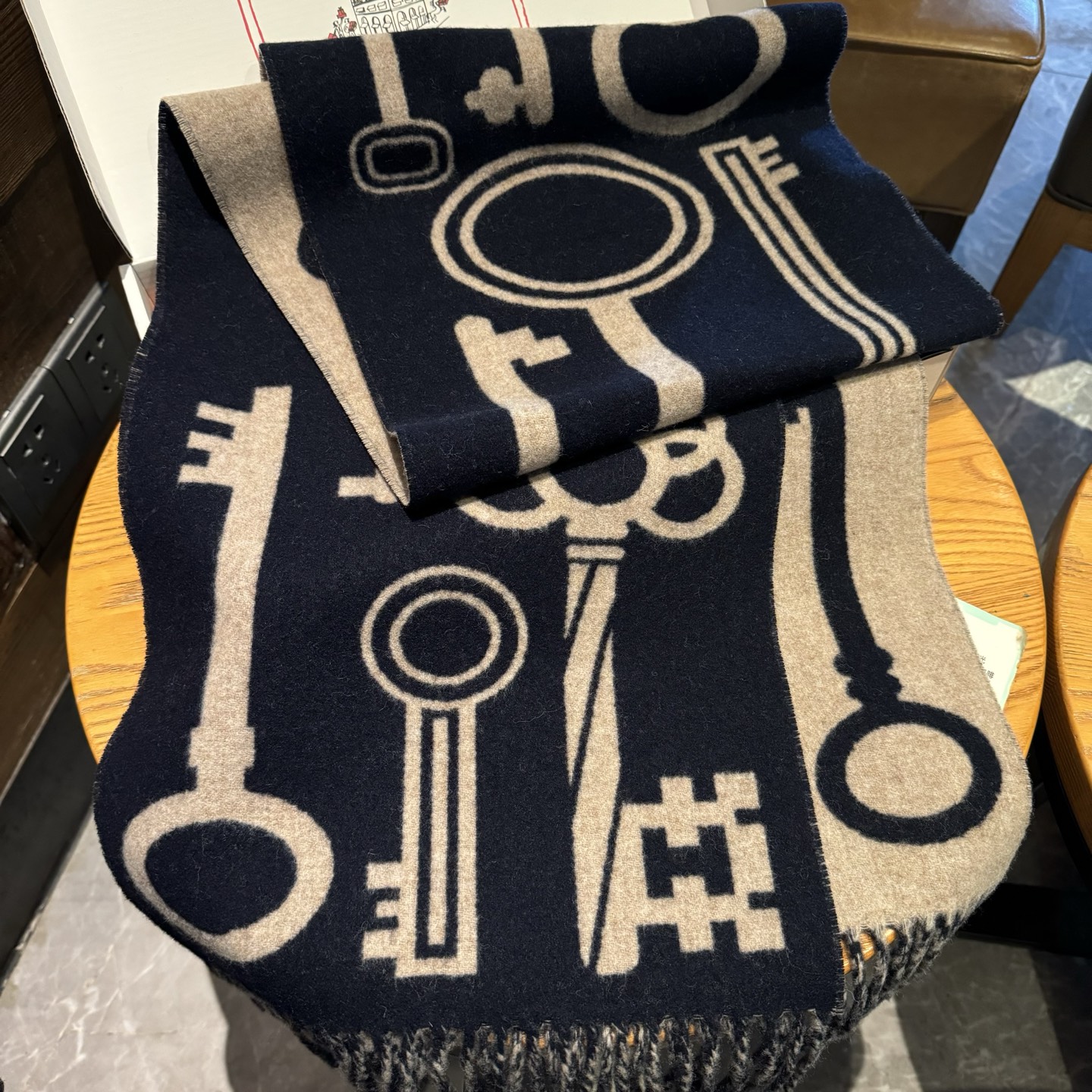 爱马仕全网都爱的一款H钥匙双面羊绒围巾，Casaque Porte-Clefs触感柔软细腻 软软绵绵如云