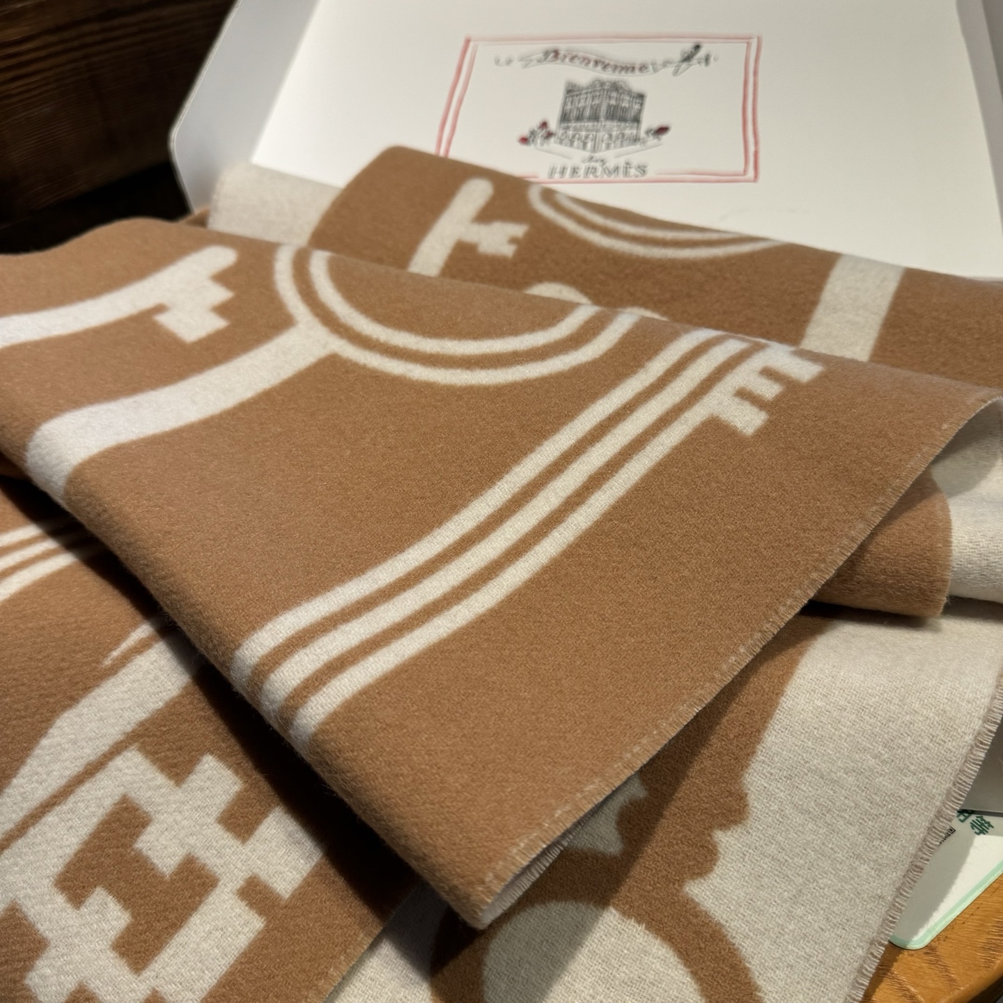 爱马仕全网都爱的一款H钥匙双面羊绒围巾，Casaque Porte-Clefs触感柔软细腻 软软绵绵如云