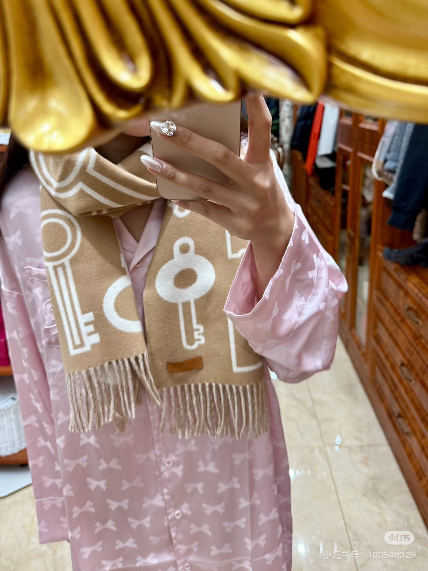 爱马仕全网都爱的一款H钥匙双面羊绒围巾，Casaque Porte-Clefs触感柔软细腻 软软绵绵如云