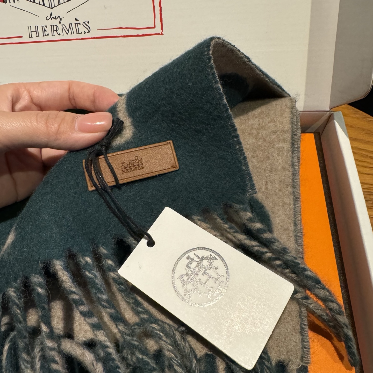 爱马仕全网都爱的一款H钥匙双面羊绒围巾，Casaque Porte-Clefs触感柔软细腻 软软绵绵如云