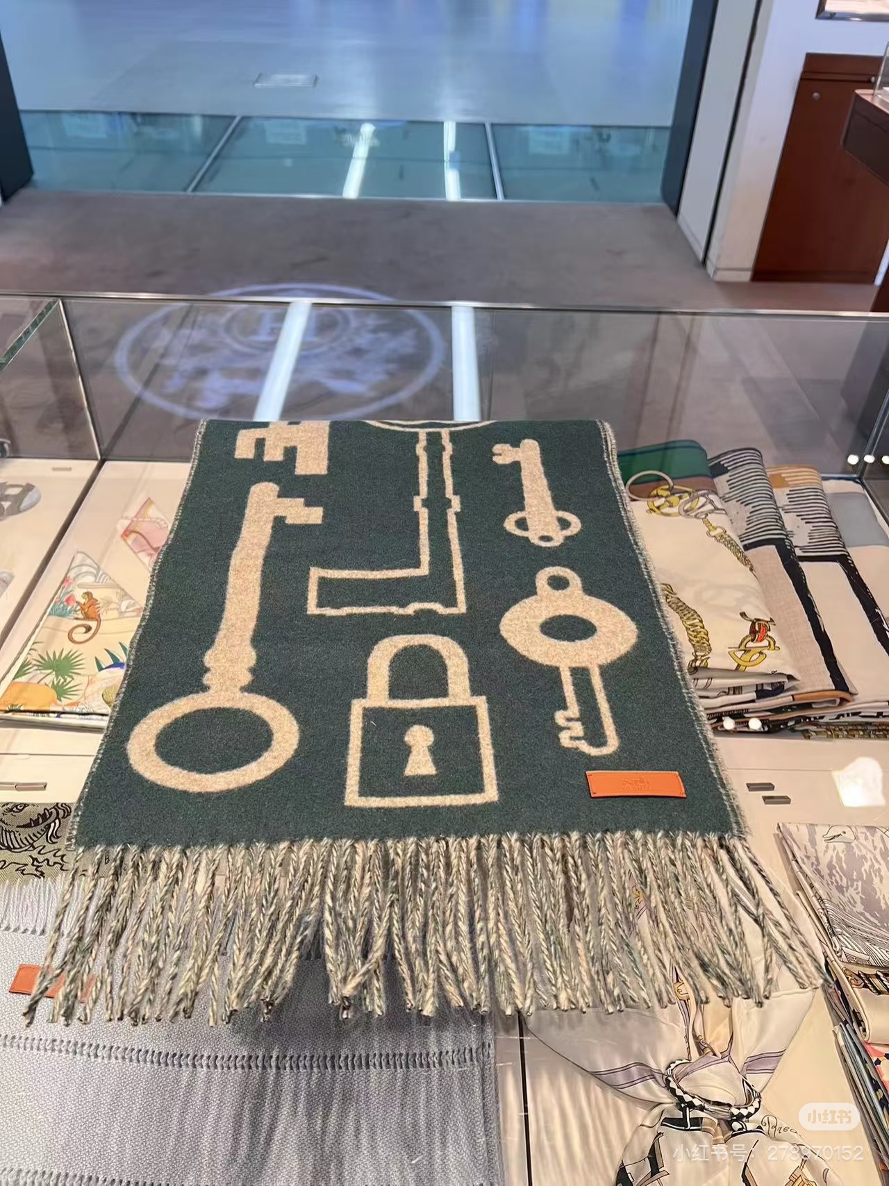 爱马仕全网都爱的一款H钥匙双面羊绒围巾，Casaque Porte-Clefs触感柔软细腻 软软绵绵如云