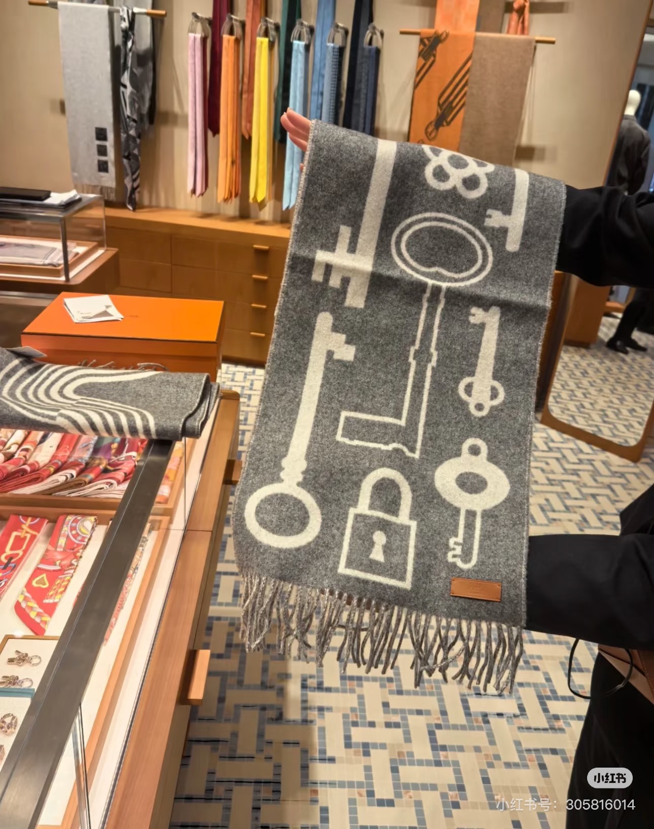 爱马仕全网都爱的一款H钥匙双面羊绒围巾，Casaque Porte-Clefs触感柔软细腻 软软绵绵如云