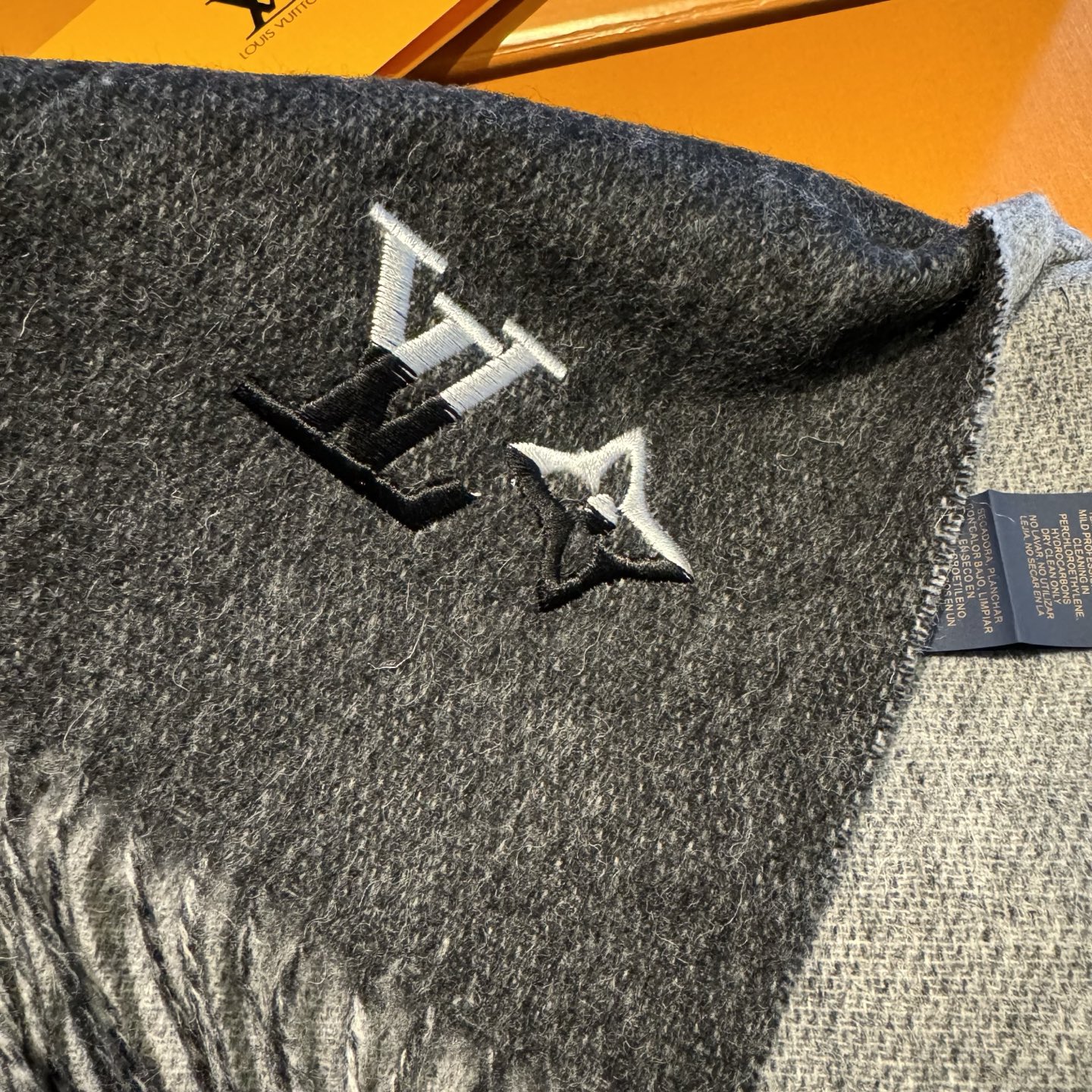 ✨✨怒赞自留，难得的高端男款‼️家属福利‼️LV非常正的男士围巾~面料大爱，非常柔软细腻舒服，‼️大气简