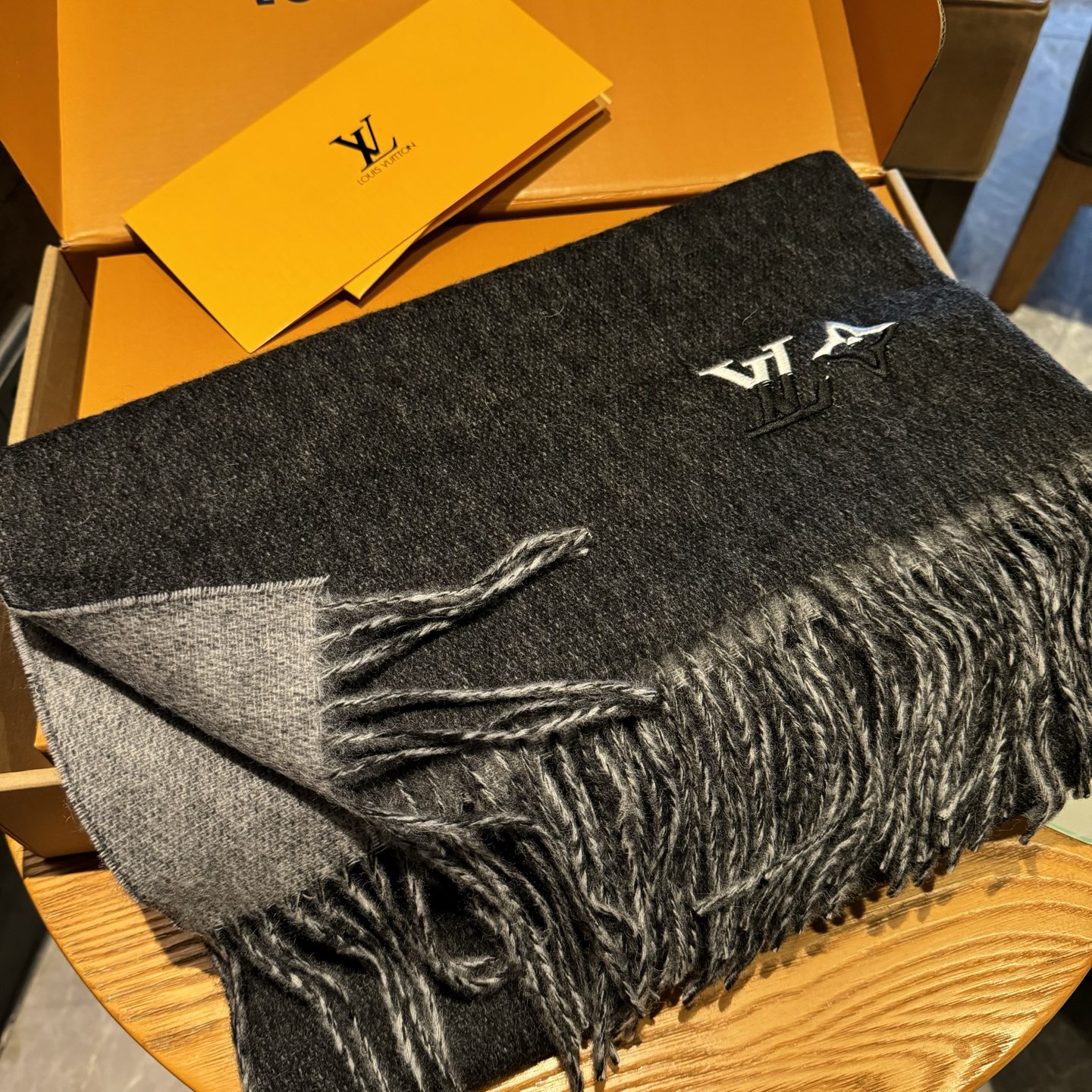 ✨✨怒赞自留，难得的高端男款‼️家属福利‼️LV非常正的男士围巾~面料大爱，非常柔软细腻舒服，‼️大气简