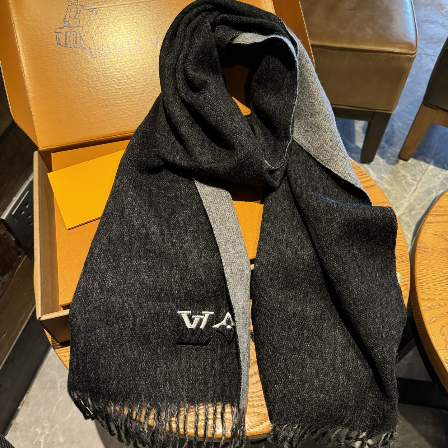✨✨怒赞自留，难得的高端男款‼️家属福利‼️LV非常正的男士围巾~面料大爱，非常柔软细腻舒服，‼️大气简