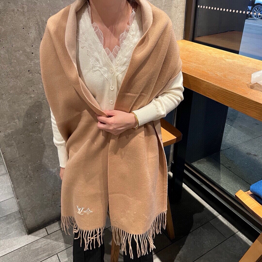 ✨✨怒赞自留，难得的高端男款‼️家属福利‼️LV非常正的男士围巾~面料大爱，非常柔软细腻舒服，‼️大气简