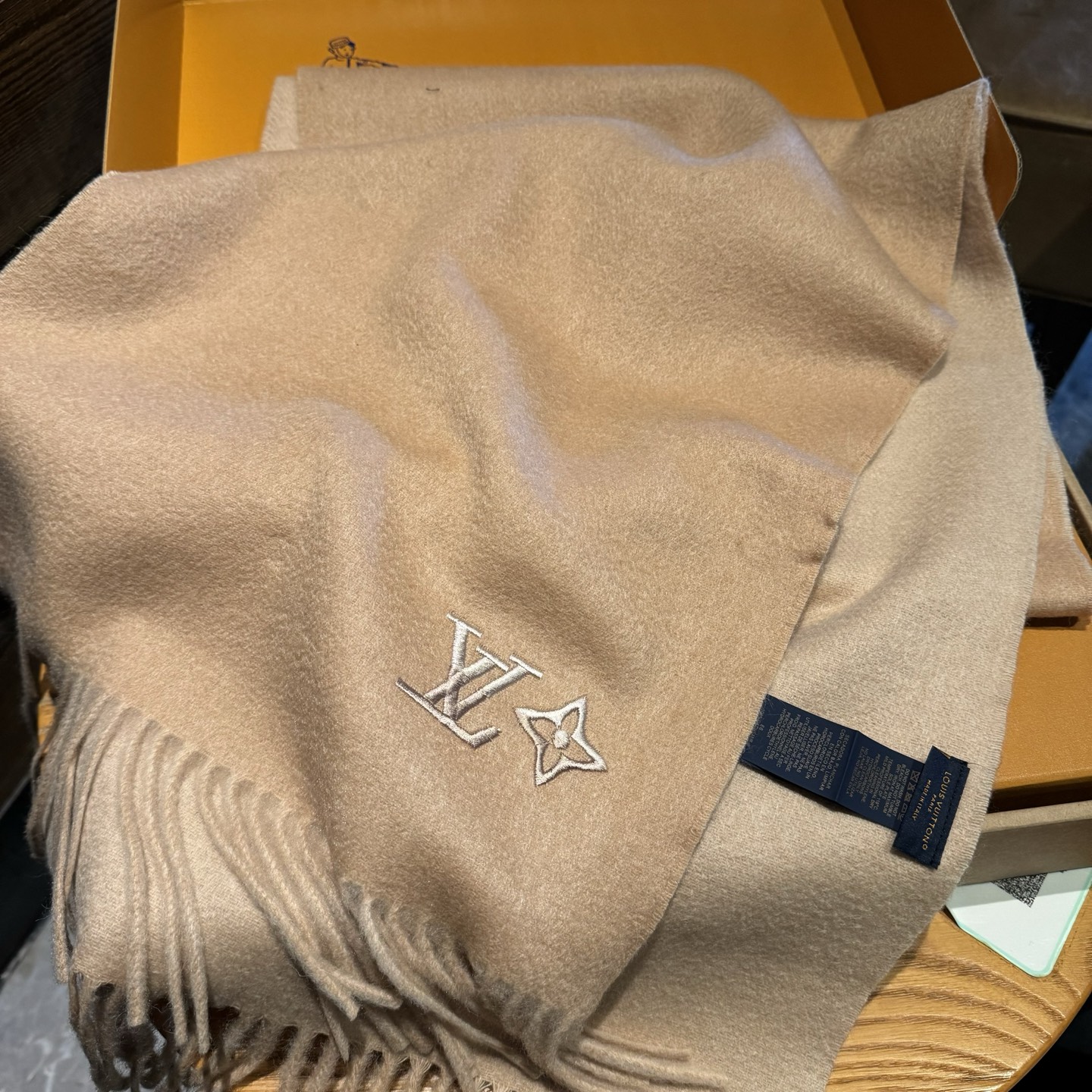 ✨✨怒赞自留，难得的高端男款‼️家属福利‼️LV非常正的男士围巾~面料大爱，非常柔软细腻舒服，‼️大气简