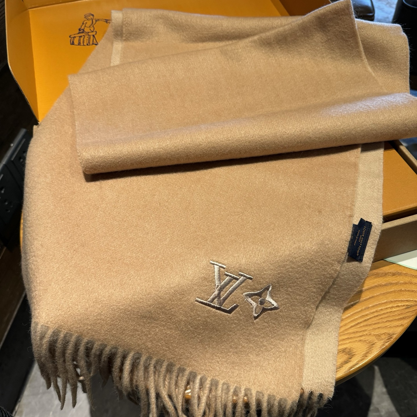 ✨✨怒赞自留，难得的高端男款‼️家属福利‼️LV非常正的男士围巾~面料大爱，非常柔软细腻舒服，‼️大气简