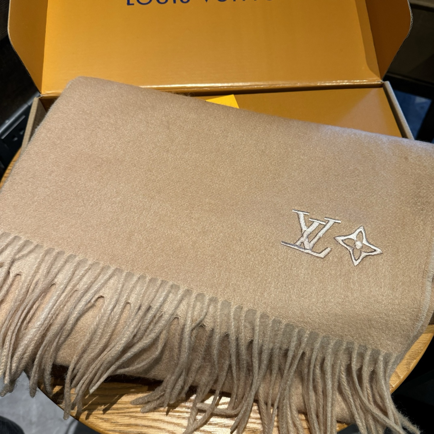 ✨✨怒赞自留，难得的高端男款‼️家属福利‼️LV非常正的男士围巾~面料大爱，非常柔软细腻舒服，‼️大气简