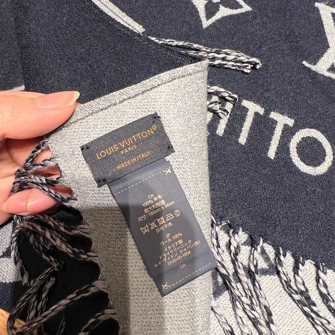 Lv 高品质 ！今年热度最高的围巾All About MNG围巾瞩目放大经典Monogram图案和路易威