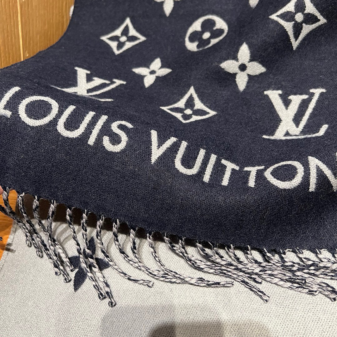 Lv 高品质 ！今年热度最高的围巾All About MNG围巾瞩目放大经典Monogram图案和路易威