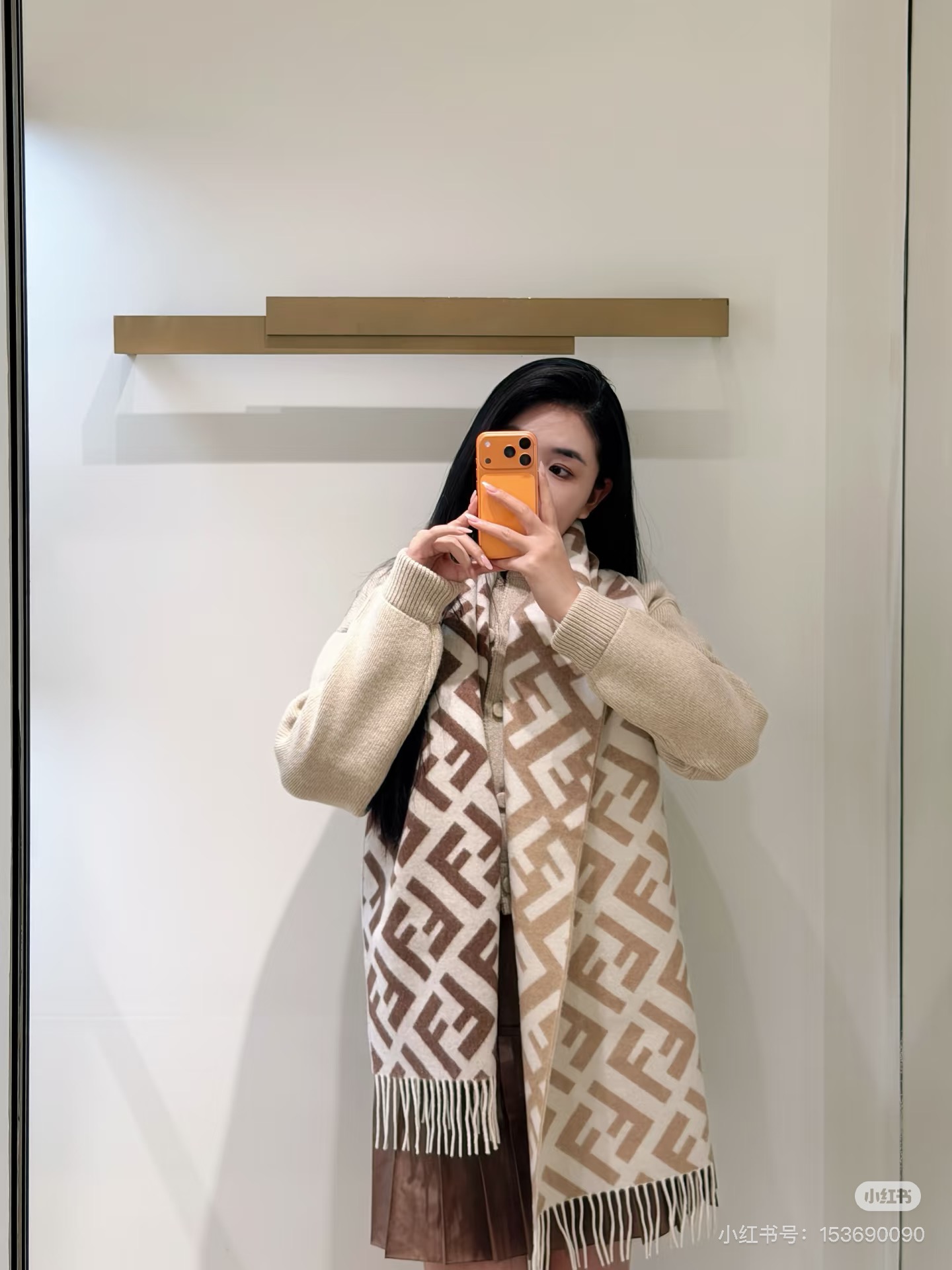 Fendi老花渐变双面羊绒围巾，柔软细腻的双面风格，FF经典提花渐变；柔软的羊绒材质。来自Stefano