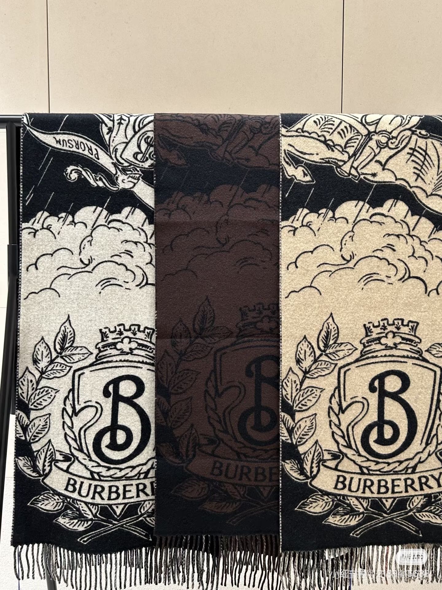 Bur新款战马骑士双面披肩，各种好看，被誉为Burberry今年最美的款，最经典的提花战马徽标➕最美的经