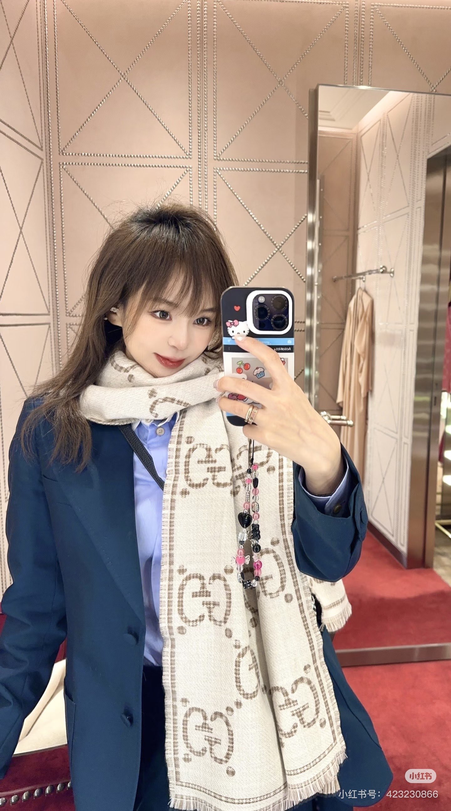 新色🐂货❗️专柜同步【双G提花双面披肩】款式经典，大方时髦，不过时，随便什么时候拿出来戴都好看。靓男靓女