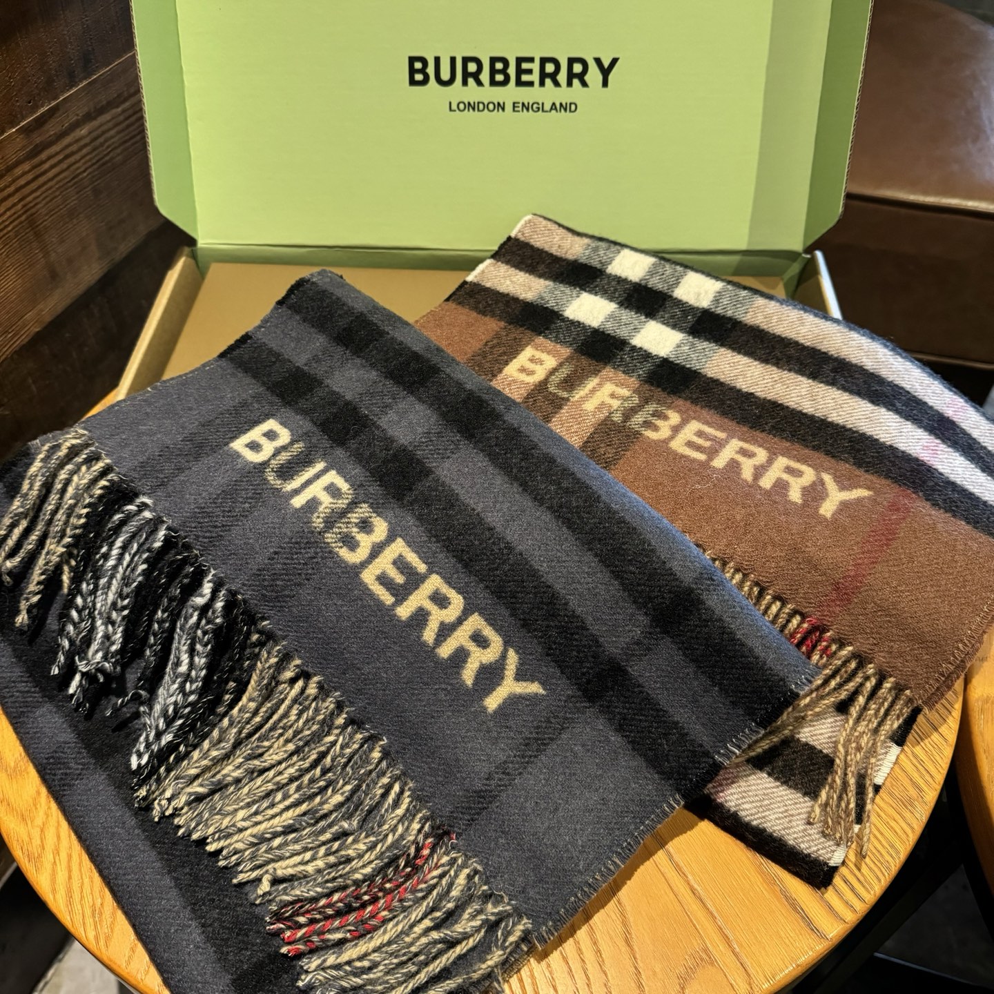 📦Burberry❗️这才叫真正的家属福利‼️B家这款男士羊绒的面料非常满意~手感真的好到不行‼️寒冬贴