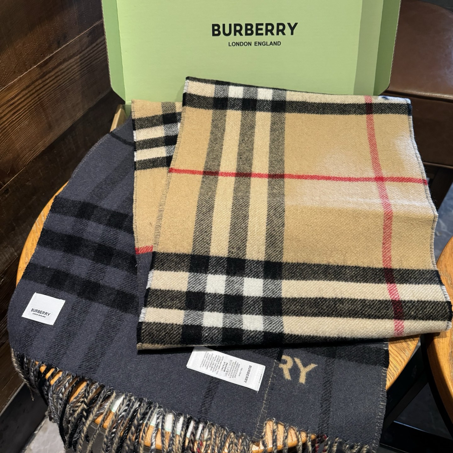 📦Burberry❗️这才叫真正的家属福利‼️B家这款男士羊绒的面料非常满意~手感真的好到不行‼️寒冬贴