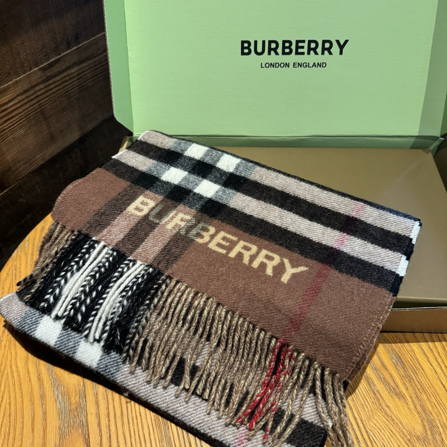 📦Burberry❗️这才叫真正的家属福利‼️B家这款男士羊绒的面料非常满意~手感真的好到不行‼️寒冬贴