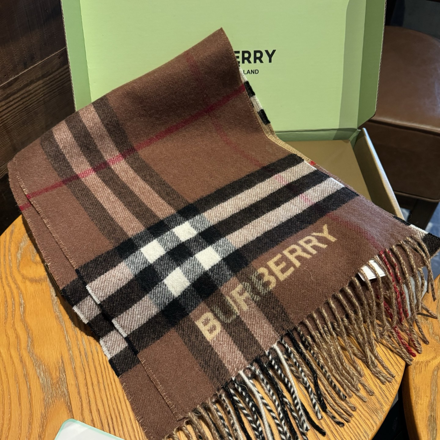 📦Burberry❗️这才叫真正的家属福利‼️B家这款男士羊绒的面料非常满意~手感真的好到不行‼️寒冬贴