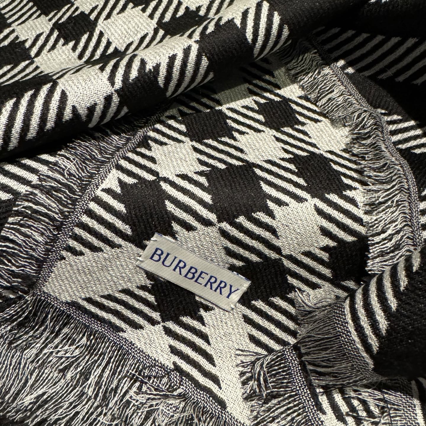 𝐁𝐔𝐑𝐁𝐄𝐑𝐑𝐘 • 𝟐𝟓ꫛꫀꪝ《骑士格纹长巾》张婧仪同款，原单品质！Size：200x65cm 70%