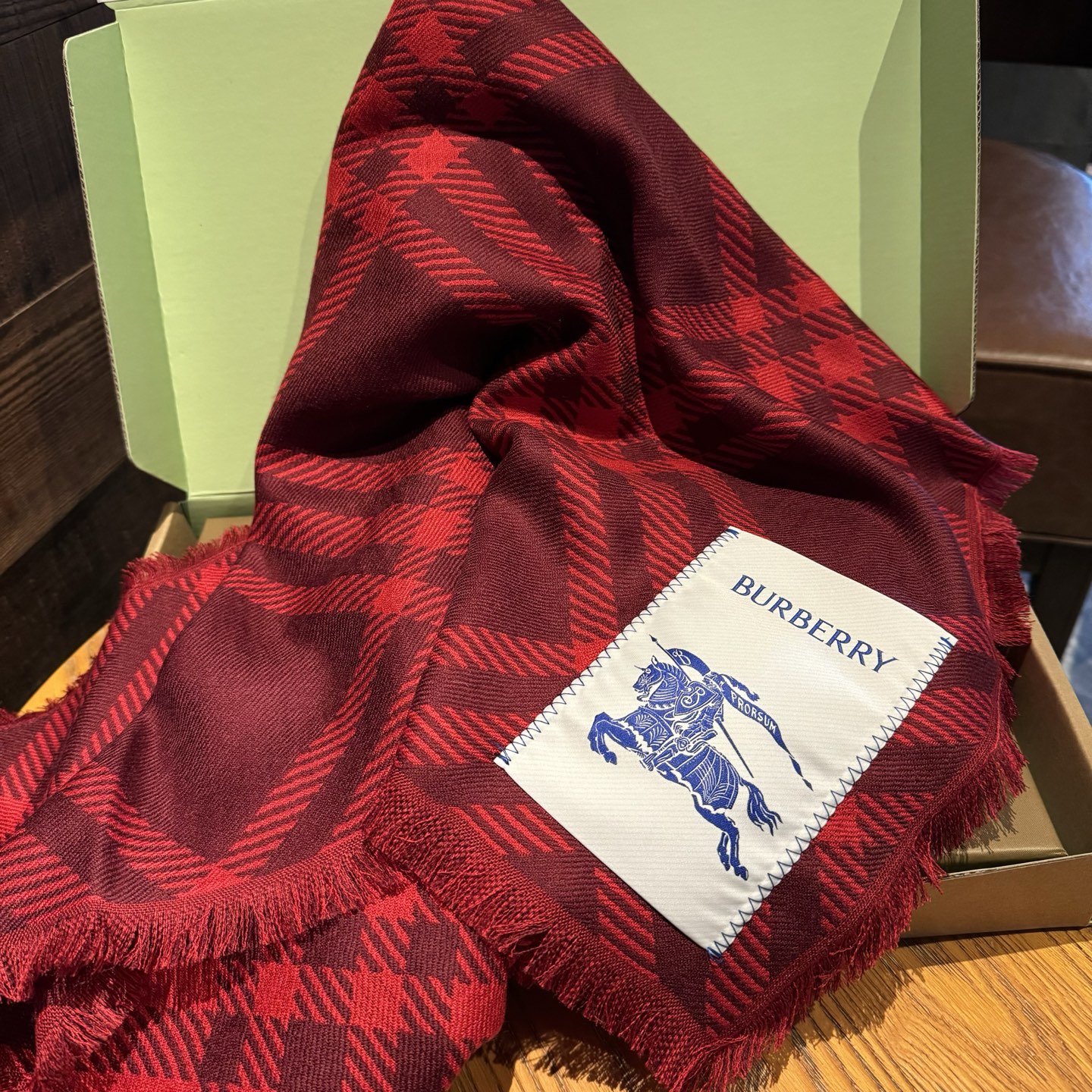 𝐁𝐔𝐑𝐁𝐄𝐑𝐑𝐘 • 𝟐𝟓ꫛꫀꪝ《骑士格纹长巾》张婧仪同款，原单品质！Size：200x65cm 70%