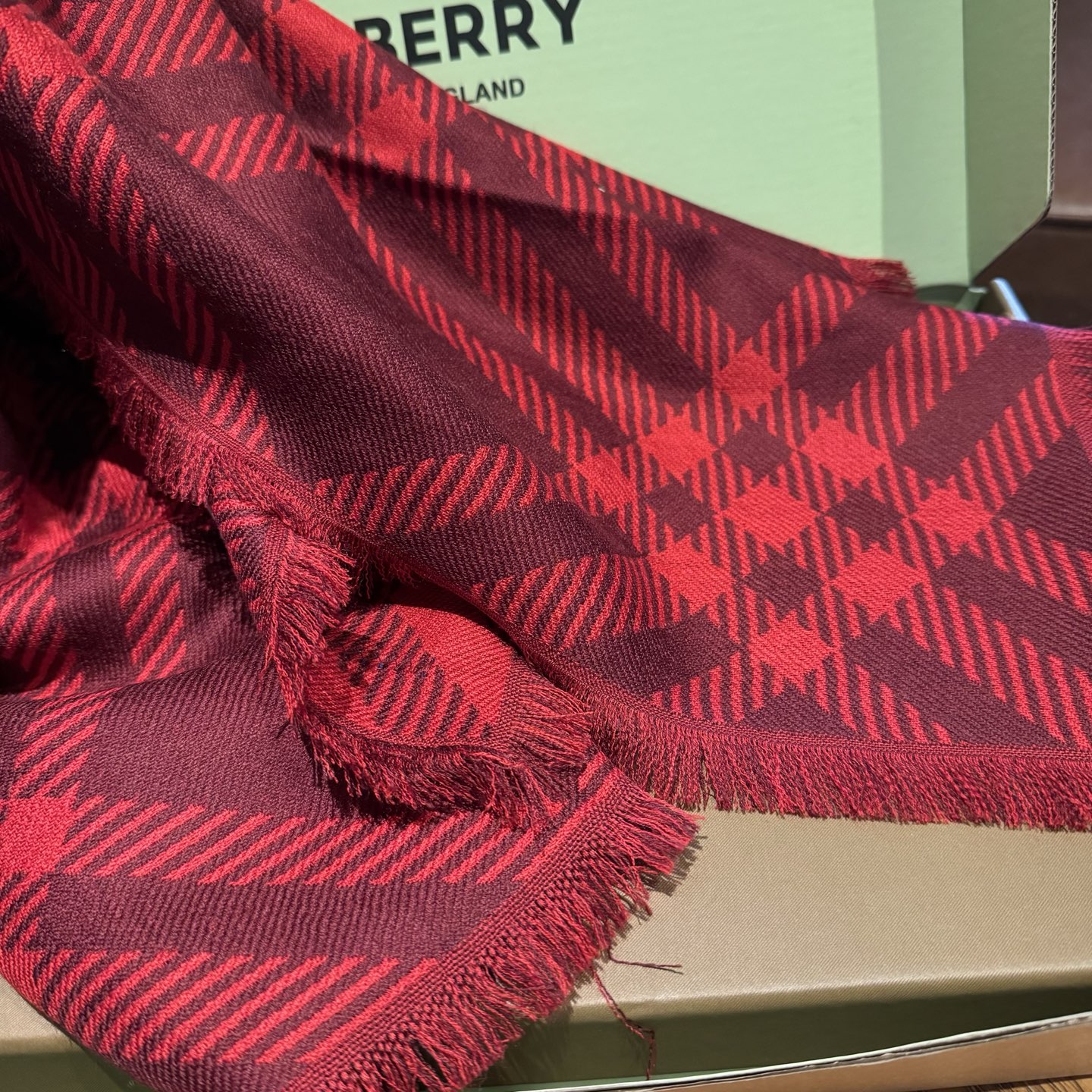 𝐁𝐔𝐑𝐁𝐄𝐑𝐑𝐘 • 𝟐𝟓ꫛꫀꪝ《骑士格纹长巾》张婧仪同款，原单品质！Size：200x65cm 70%