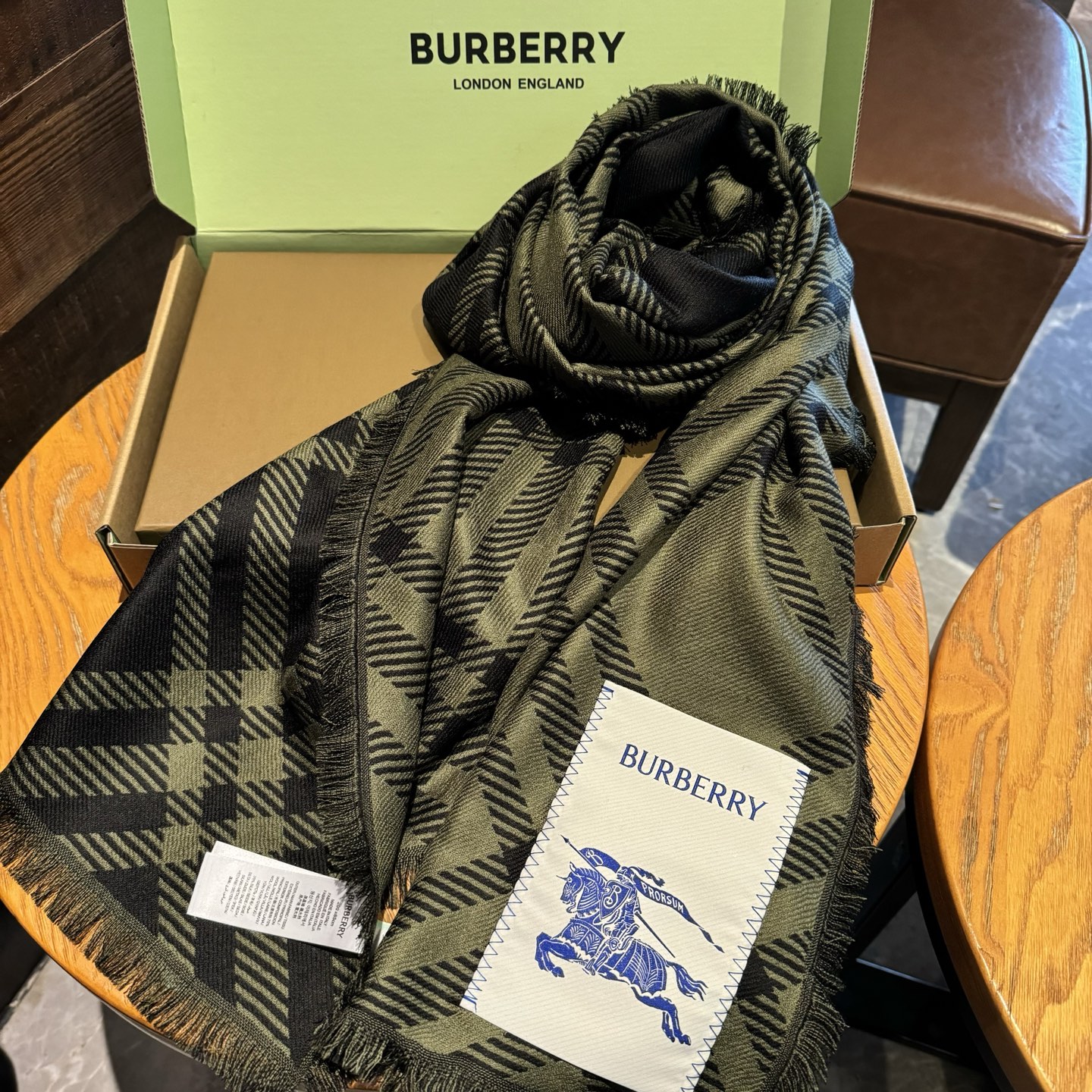 𝐁𝐔𝐑𝐁𝐄𝐑𝐑𝐘 • 𝟐𝟓ꫛꫀꪝ《骑士格纹长巾》张婧仪同款，原单品质！Size：200x65cm 70%