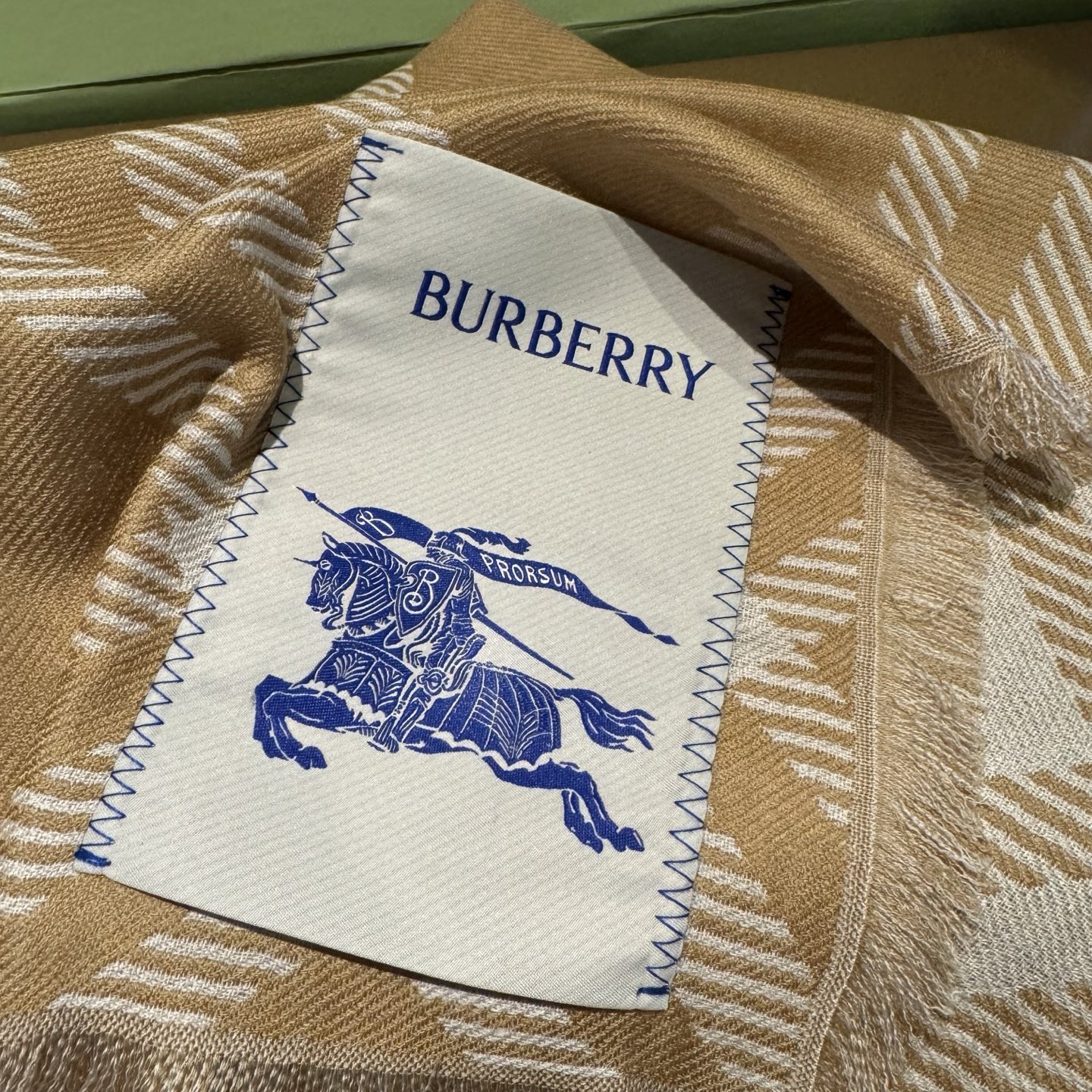 𝐁𝐔𝐑𝐁𝐄𝐑𝐑𝐘 • 𝟐𝟓ꫛꫀꪝ《骑士格纹长巾》张婧仪同款，原单品质！Size：200x65cm 70%