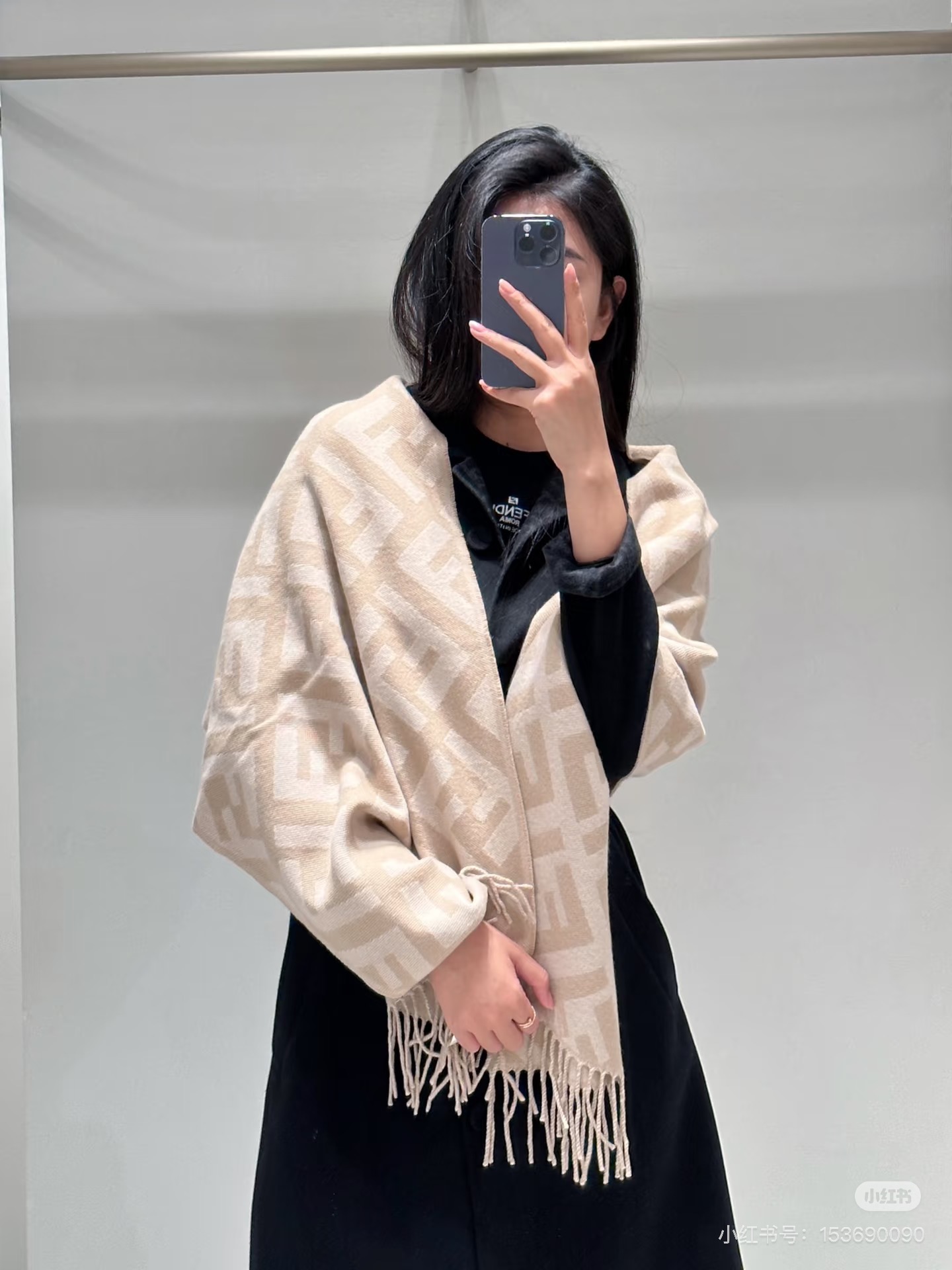 Fendi 免代购 混绒版本 ‼ Fendi今年最火的围巾 全世界都在抢的老花FF字母款 主打的限量大 ‼ 也是有钱也很难买到的好玩意儿‼ 正儿八经的好东西