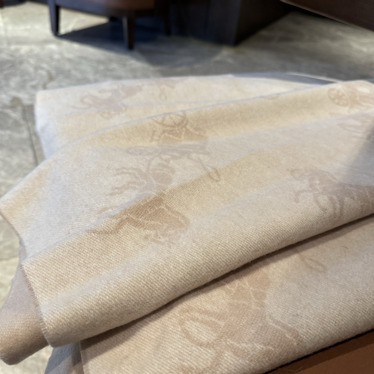 蔻驰新款到！Coach爆款！披肩也太好看了吧！不仅有颜值还有品质，手感超级软糯和舒服，尺寸195×53c