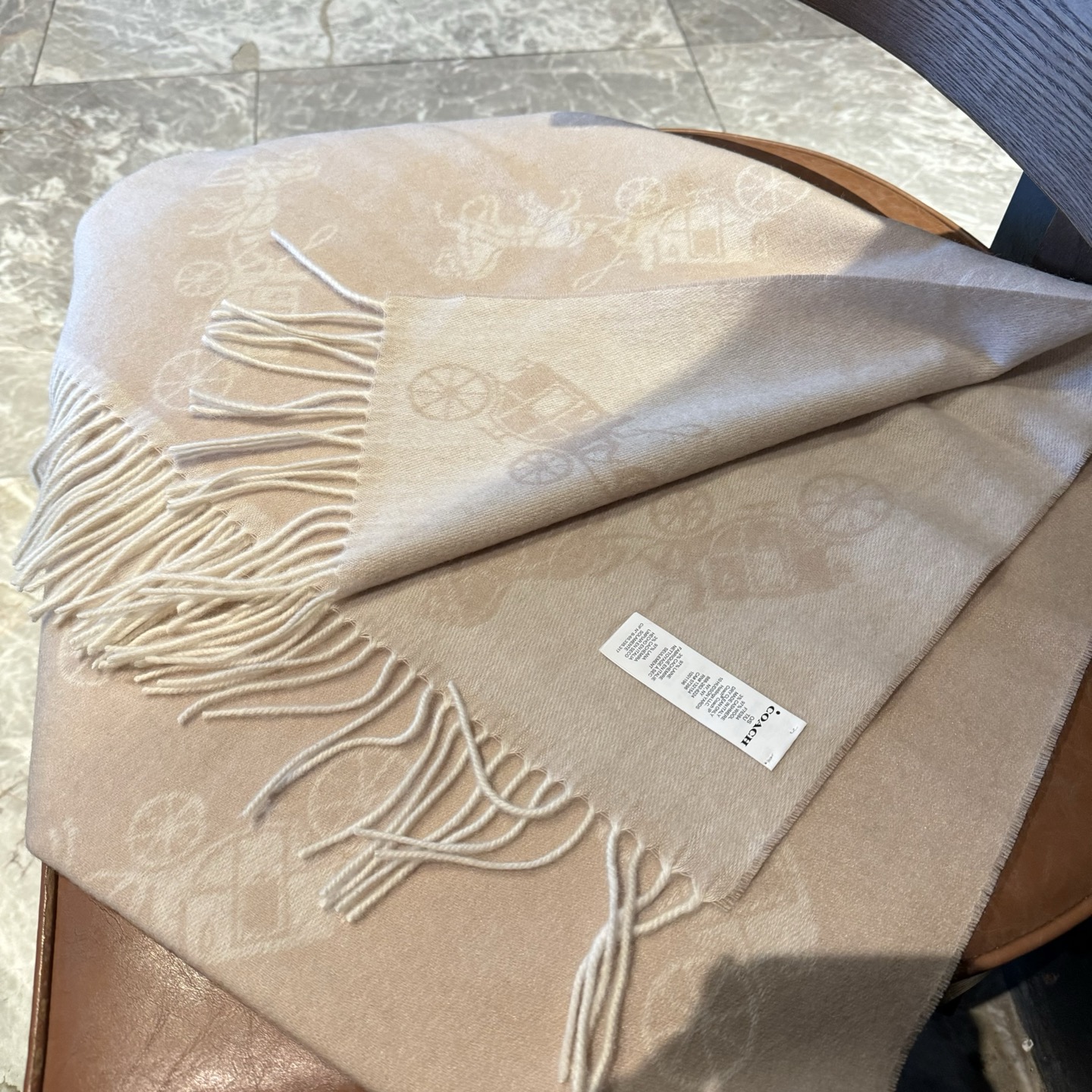 蔻驰新款到！Coach爆款！披肩也太好看了吧！不仅有颜值还有品质，手感超级软糯和舒服，尺寸195×53c