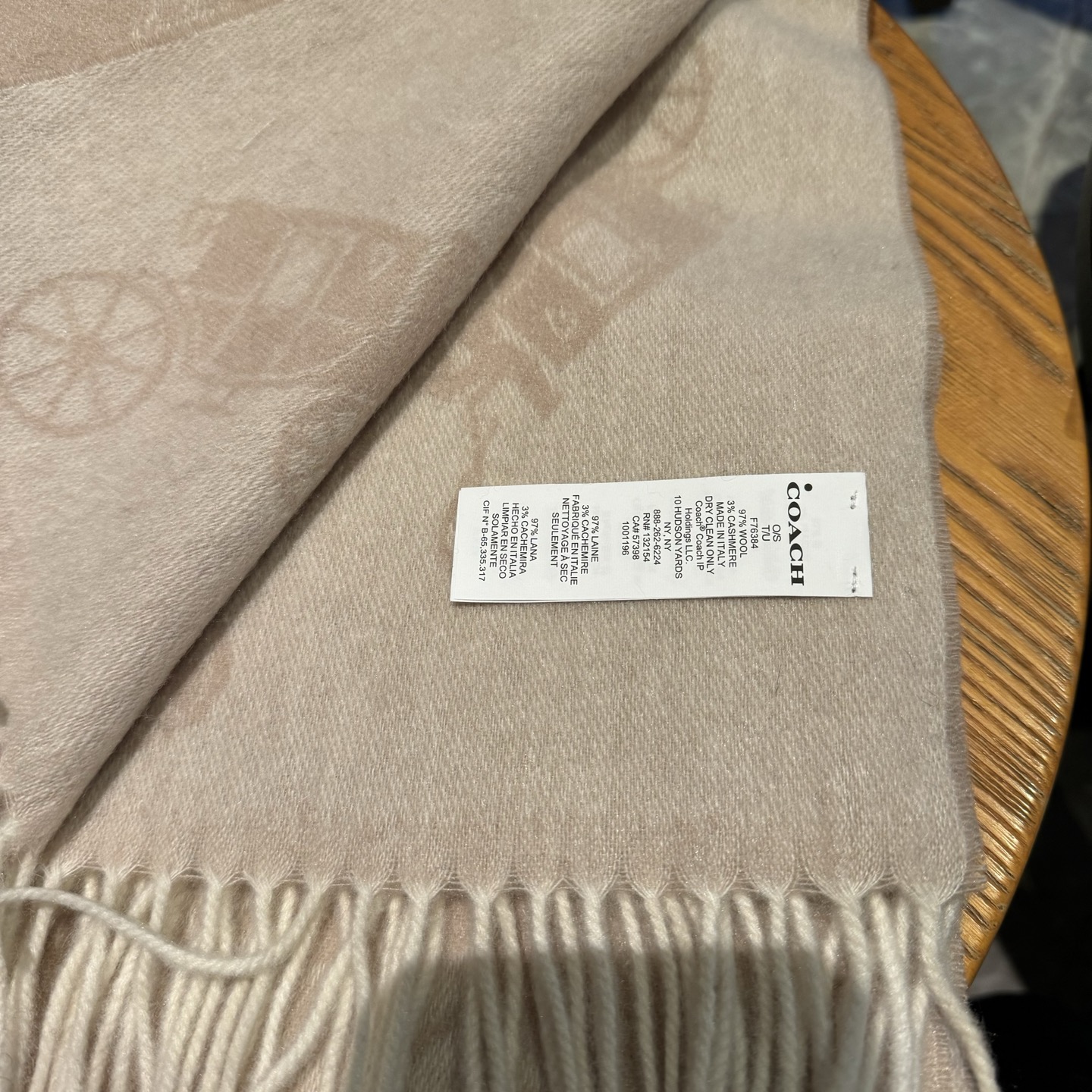 蔻驰新款到！Coach爆款！披肩也太好看了吧！不仅有颜值还有品质，手感超级软糯和舒服，尺寸195×53c