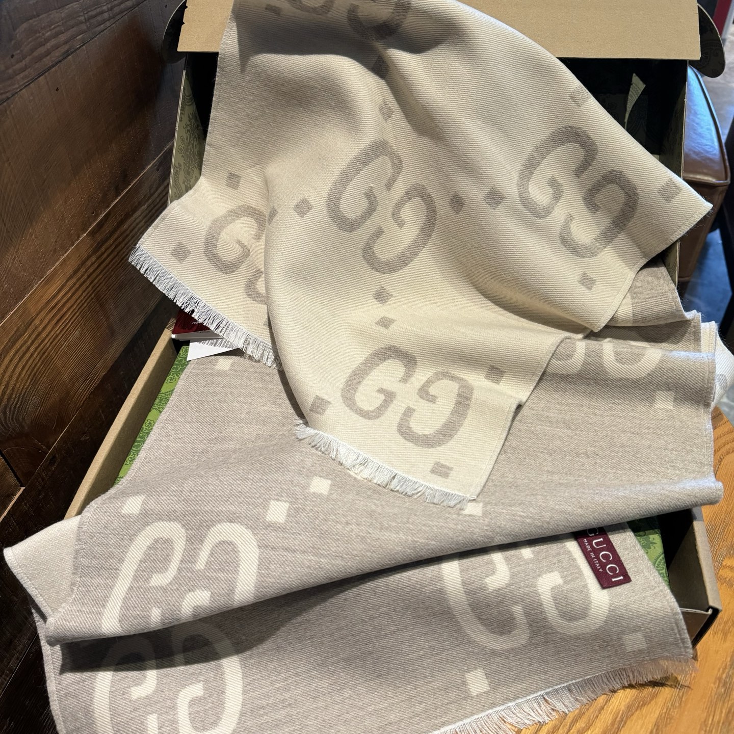 古奇重磅推荐❗️细节GG标识作为Gucci颇具代表性的传统精髓，始终与系列密不可分，以饱含新意的现代方式