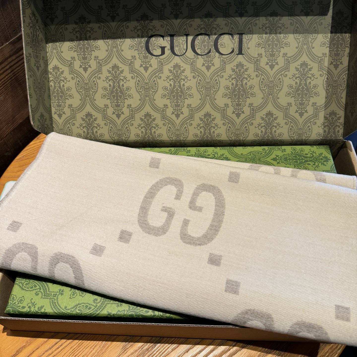 古奇重磅推荐❗️细节GG标识作为Gucci颇具代表性的传统精髓，始终与系列密不可分，以饱含新意的现代方式