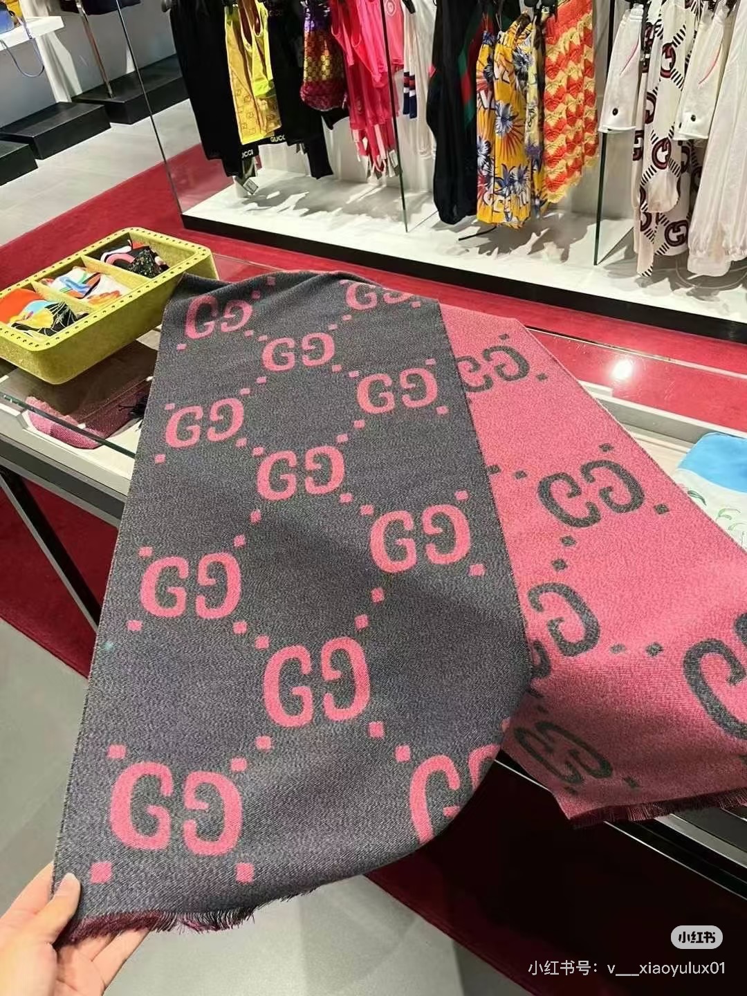 古奇重磅推荐❗️细节GG标识作为Gucci颇具代表性的传统精髓，始终与系列密不可分，以饱含新意的现代方式