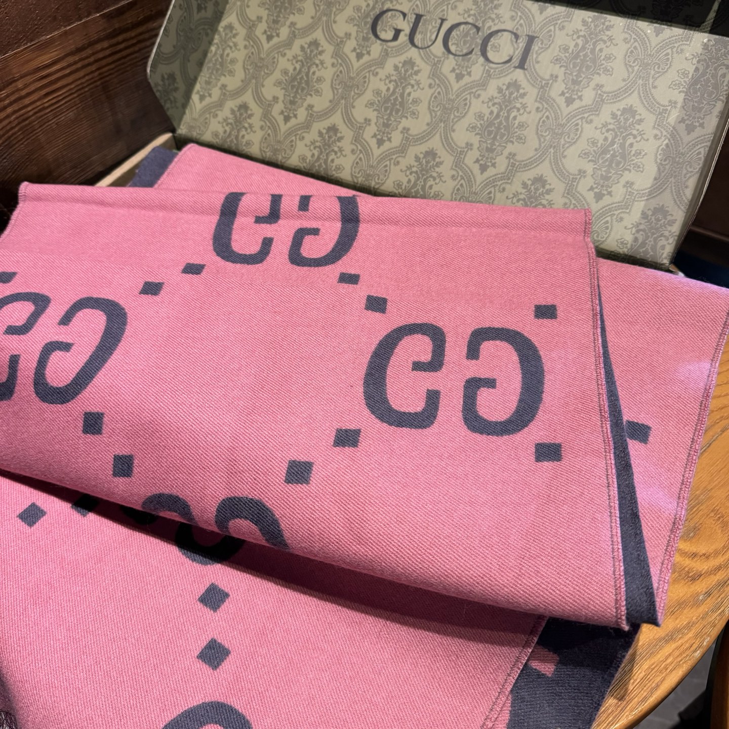 古奇重磅推荐❗️细节GG标识作为Gucci颇具代表性的传统精髓，始终与系列密不可分，以饱含新意的现代方式