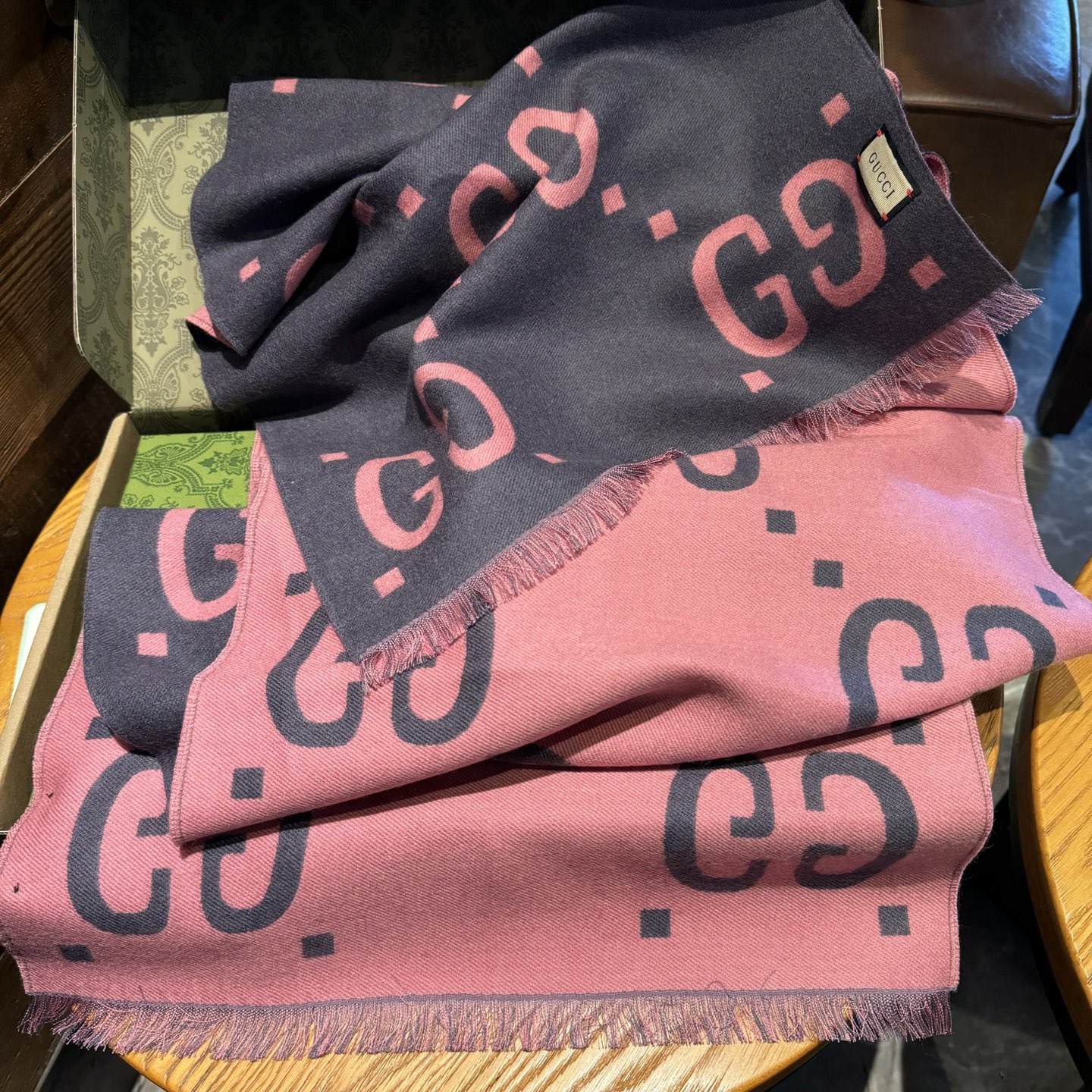 古奇重磅推荐❗️细节GG标识作为Gucci颇具代表性的传统精髓，始终与系列密不可分，以饱含新意的现代方式