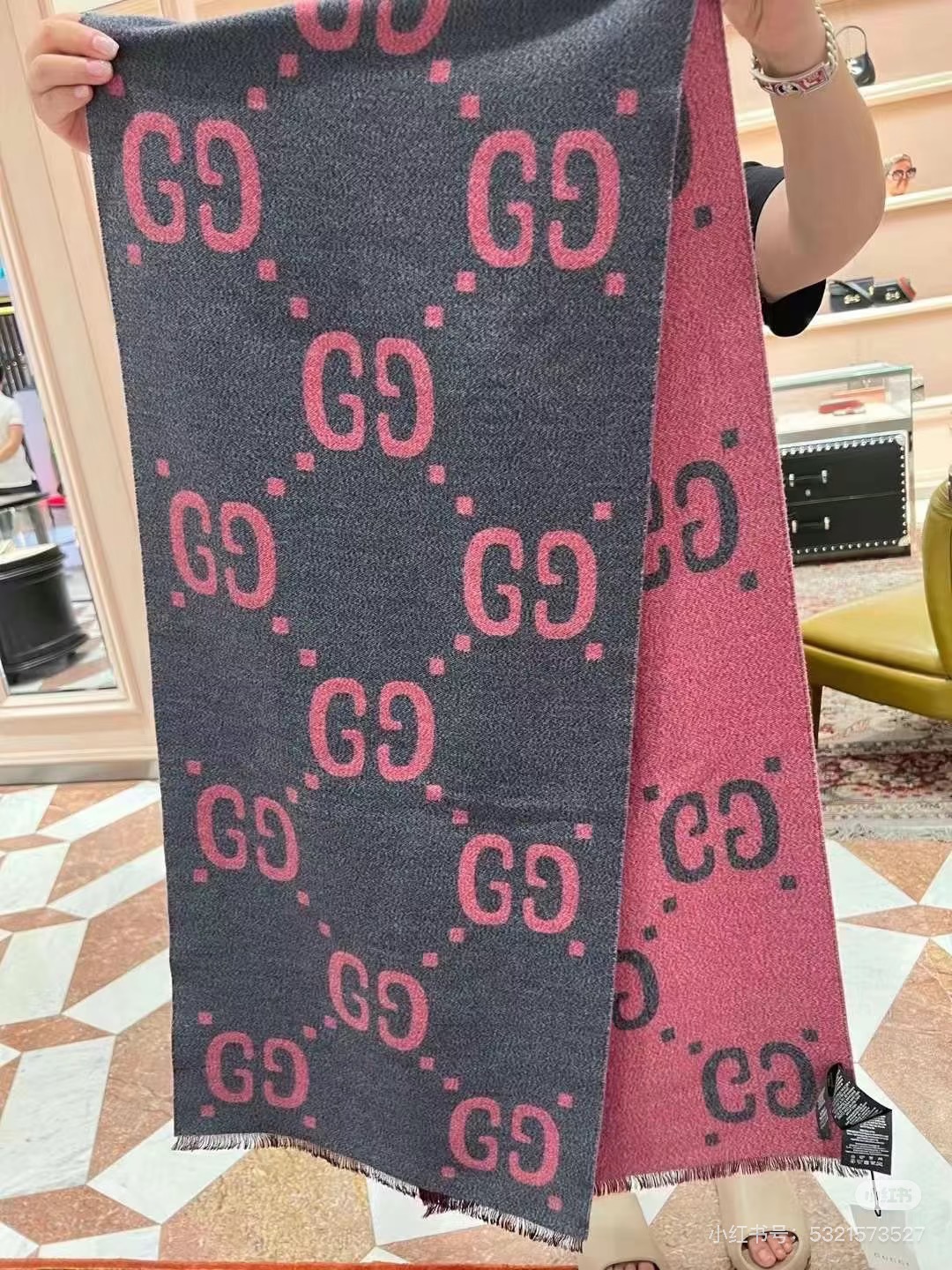 古奇重磅推荐❗️细节GG标识作为Gucci颇具代表性的传统精髓，始终与系列密不可分，以饱含新意的现代方式