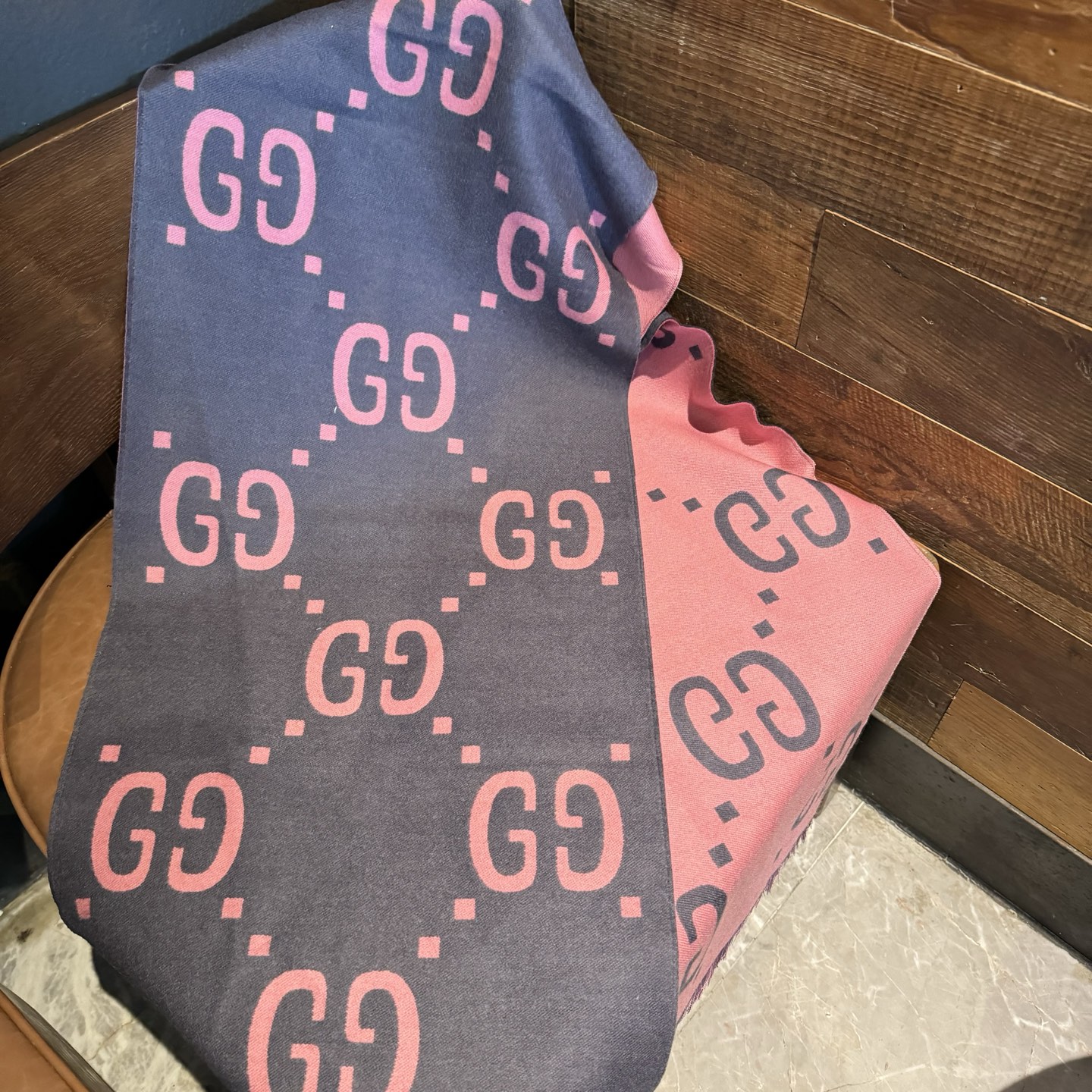 古奇重磅推荐❗️细节GG标识作为Gucci颇具代表性的传统精髓，始终与系列密不可分，以饱含新意的现代方式