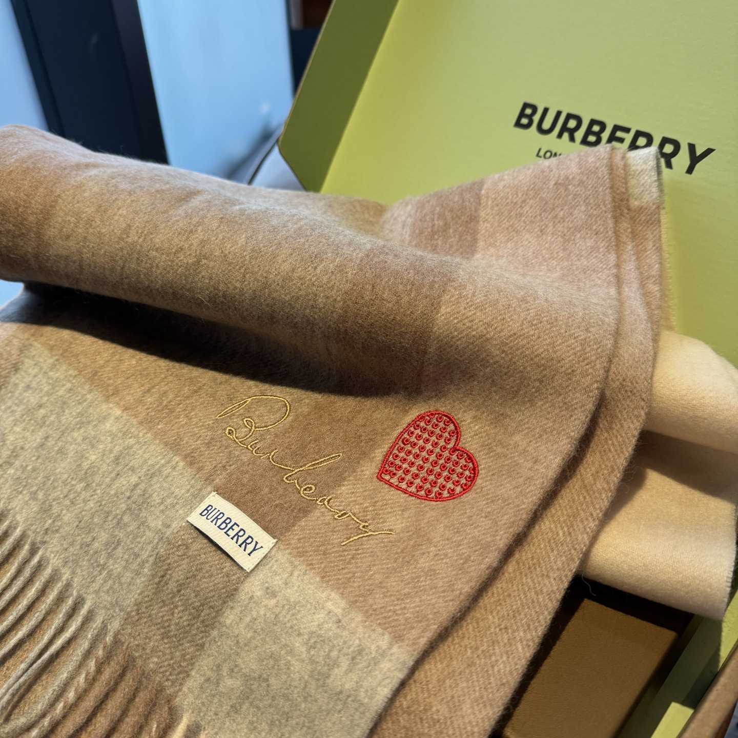 🆕Burberry ·巴宝莉爱心款💗❗️大B家新品围巾披肩‮磅重‬来了❗️bur原单殿堂‮皇级‬室最新款
