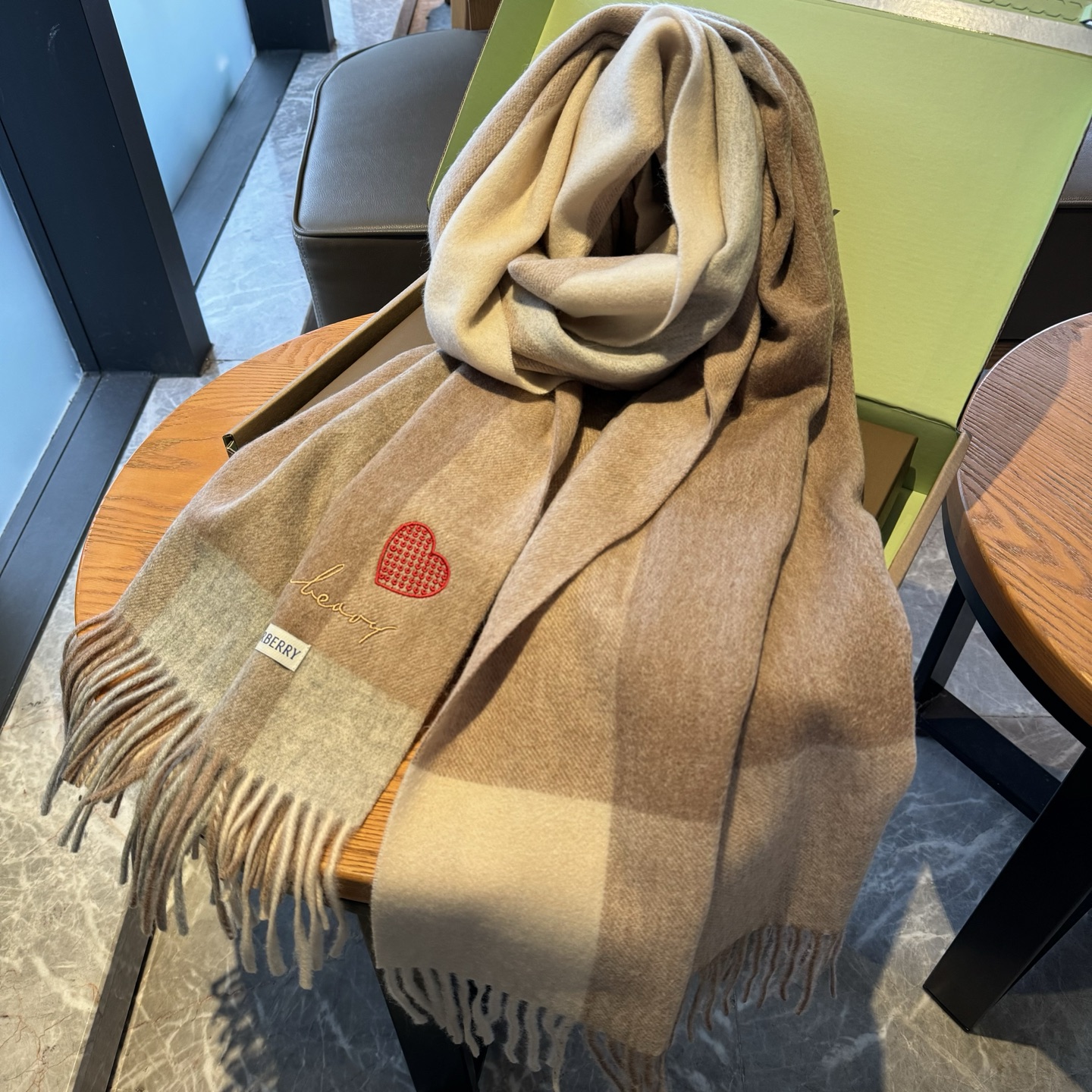 🆕Burberry ·巴宝莉爱心款💗❗️大B家新品围巾披肩‮磅重‬来了❗️bur原单殿堂‮皇级‬室最新款