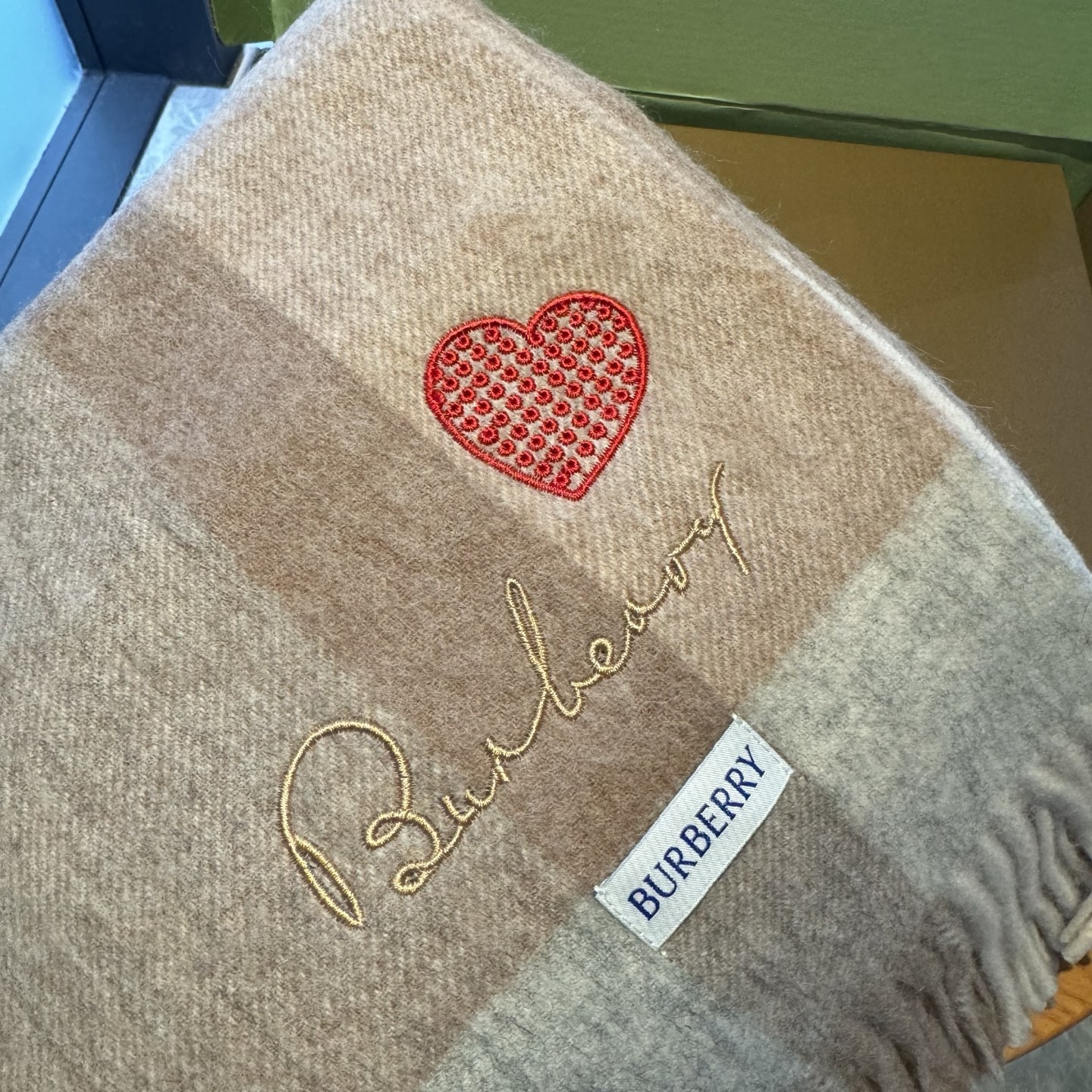 🆕Burberry ·巴宝莉爱心款💗❗️大B家新品围巾披肩‮磅重‬来了❗️bur原单殿堂‮皇级‬室最新款